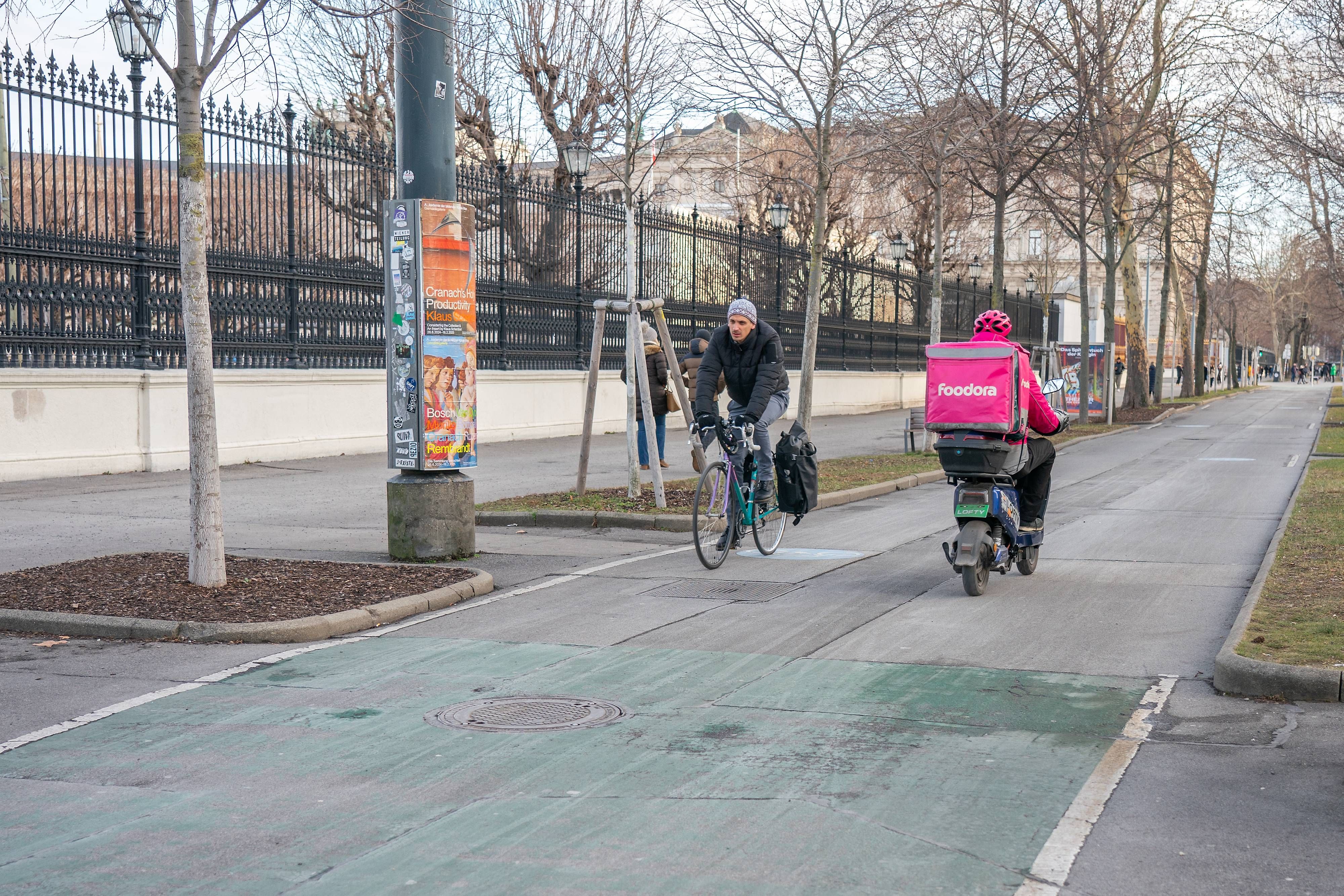 Besonders relevant ist die Umstellung für jene, die E-Mopeds im Rahmen ihrer beruflichen Tätigkeit nutzen – etwa für Essenszustellungen.