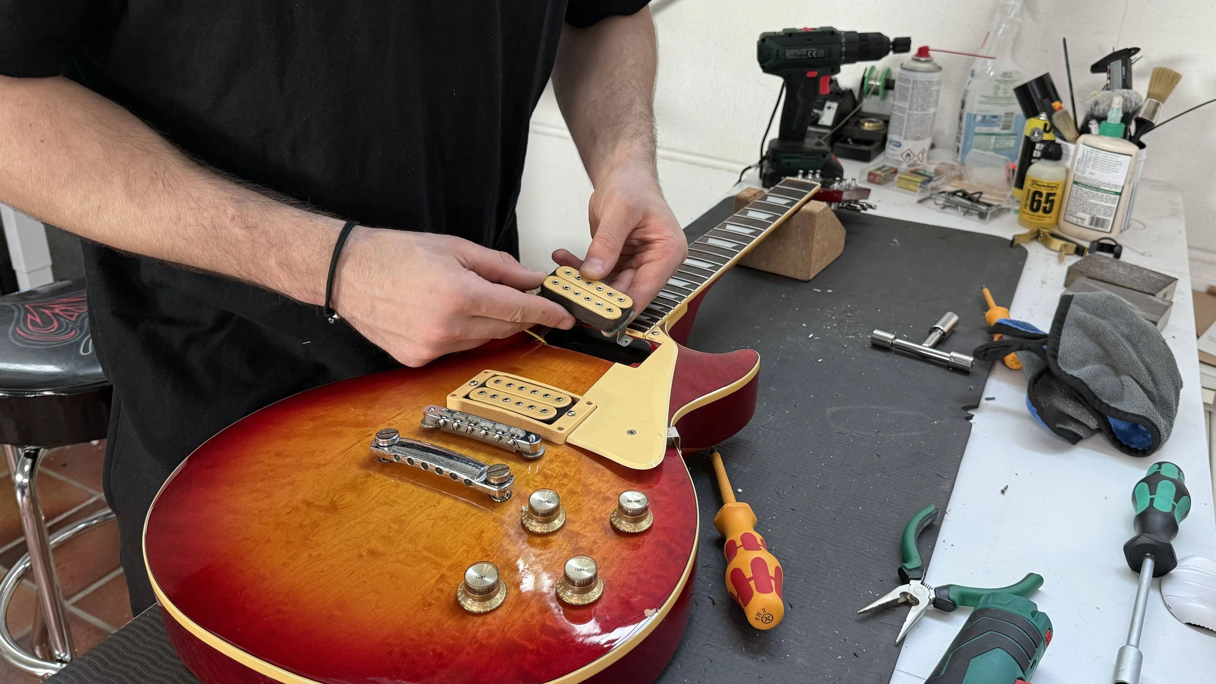 Refurbed erweitert sein Sortiment als erster Refurbished-Marktplatz um generalüberholte Musikinstrumente.