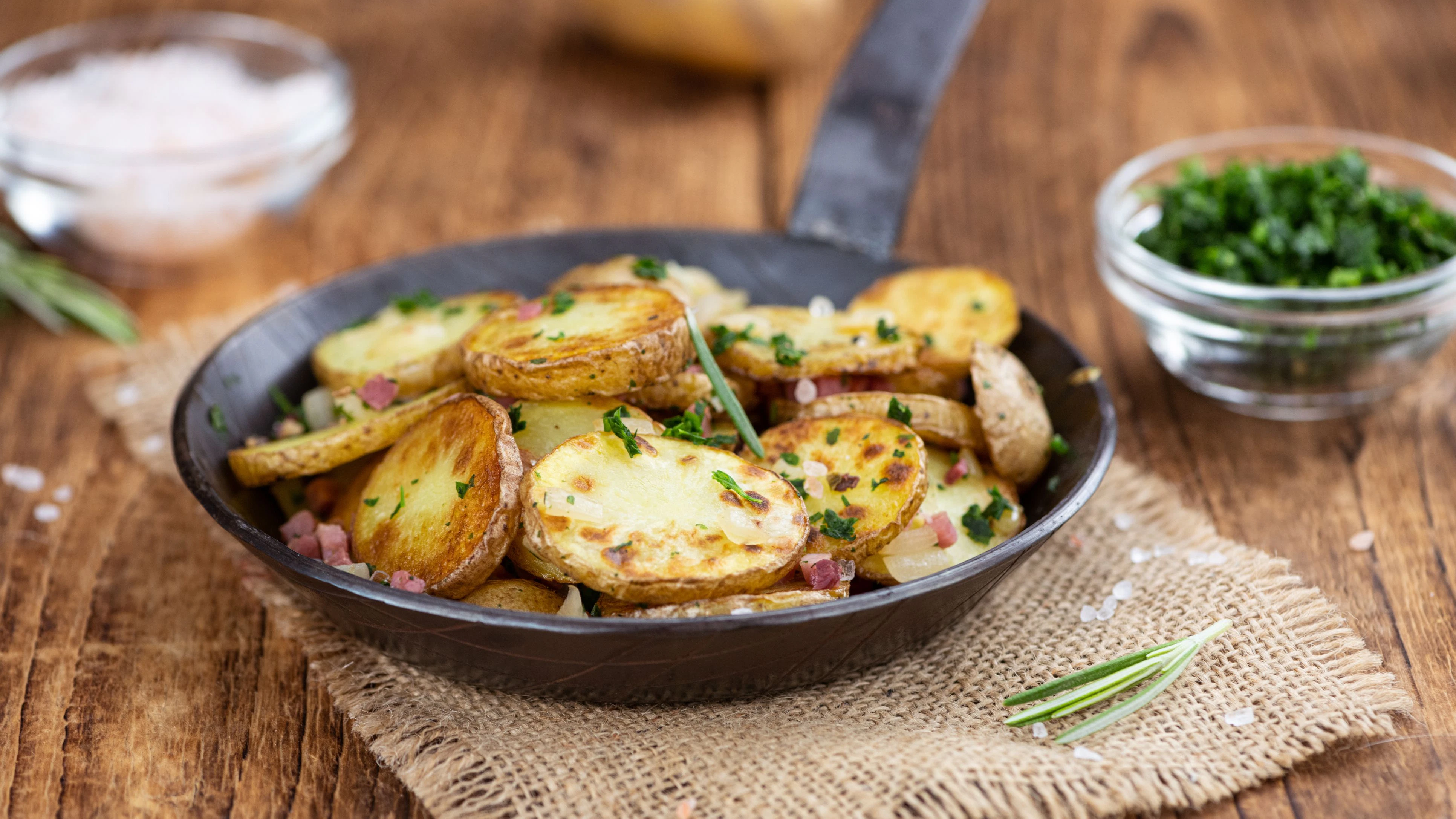 Heute.at - Musst du Erdäpfel für Bratkartoffeln vorkochen?