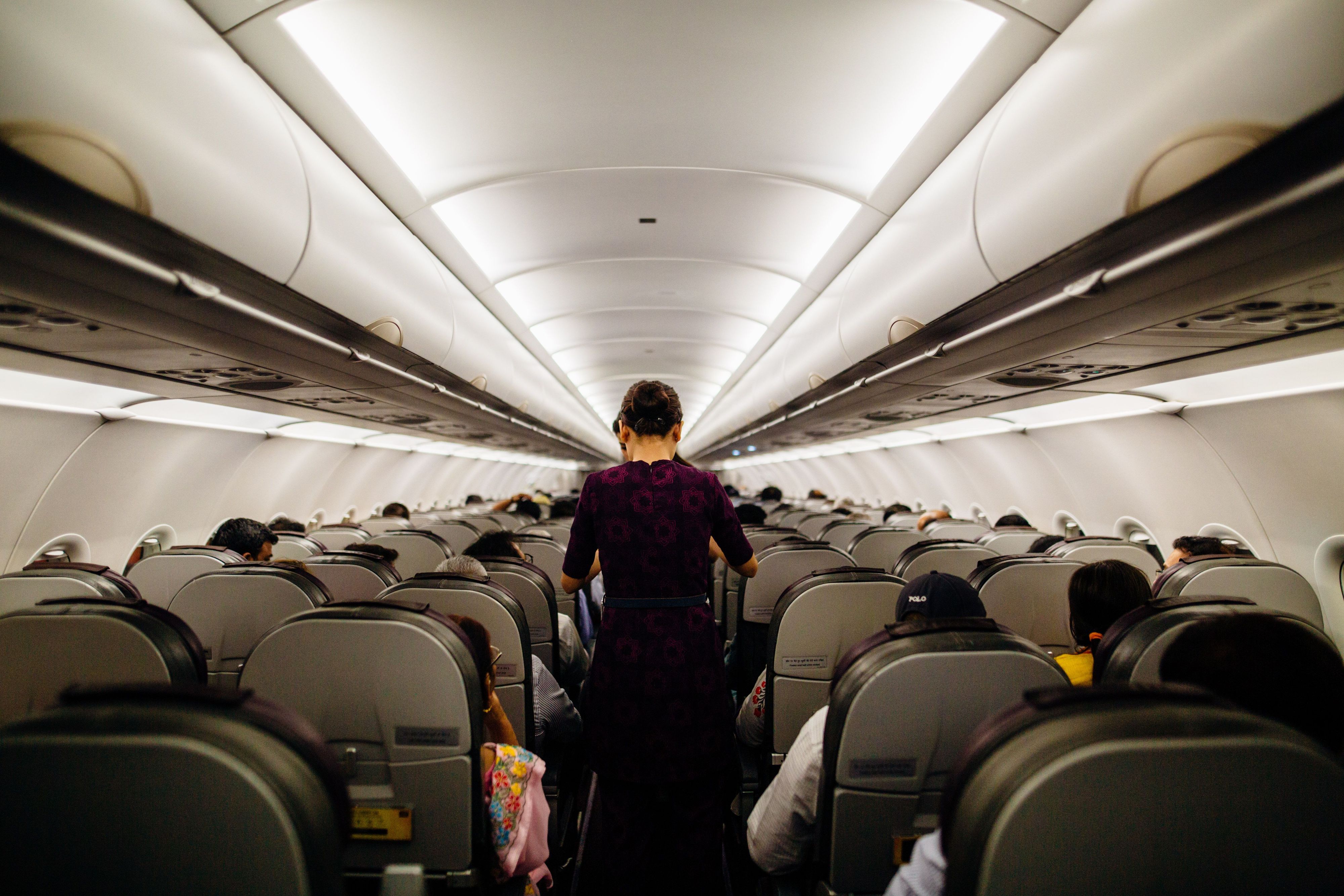 Manche Regeln im Flieger wirken ziemlich seltsam.