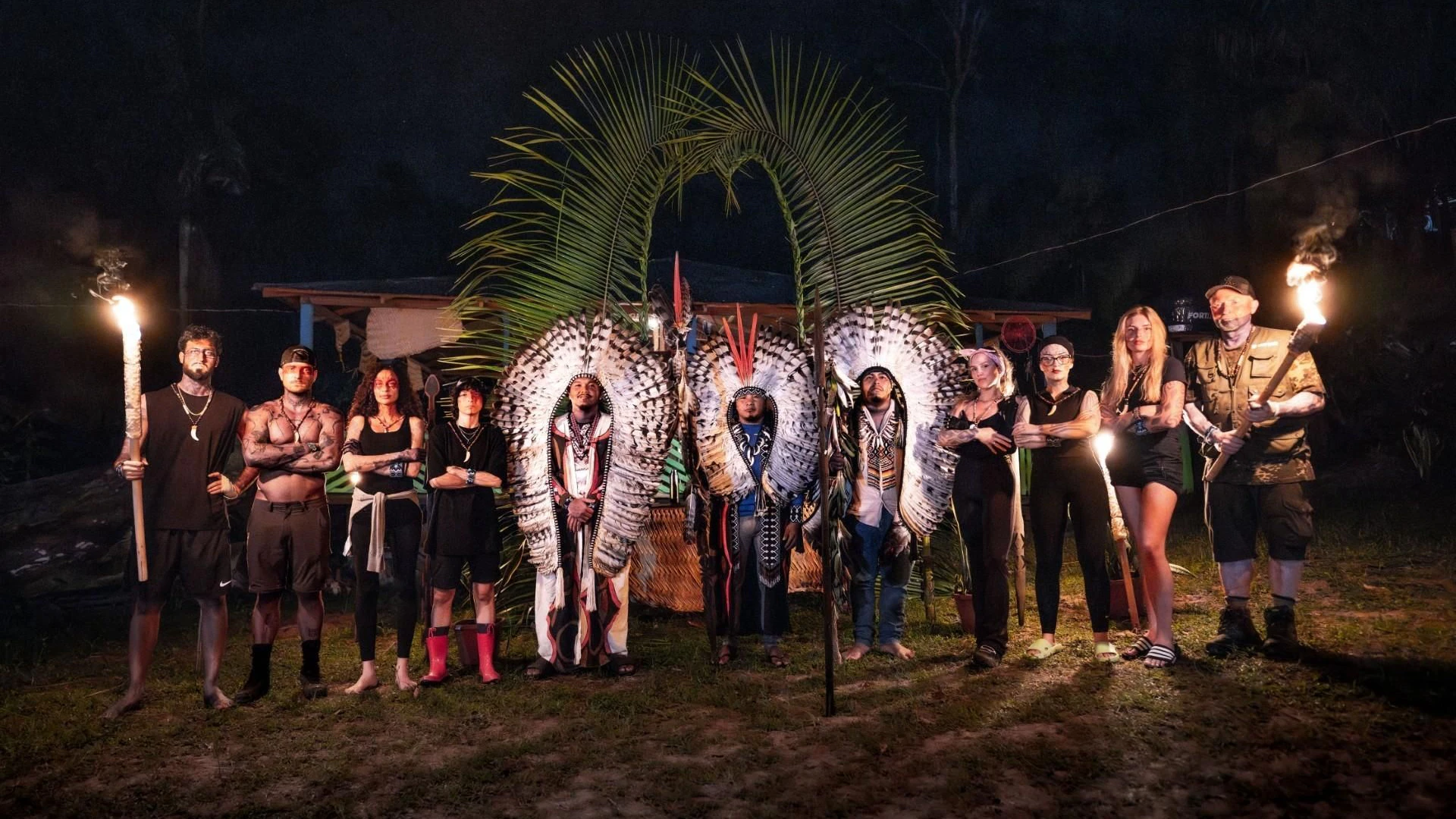 "Surviving Amazonas" bringt Prominente im Dschungel an ihre Grenzen: Lezan Shrif, Willy Whey, Lilly Becker, Shirli, Gina Rühl, Parshad, Antonia Hemmer und Joey Kelly (v.l.).