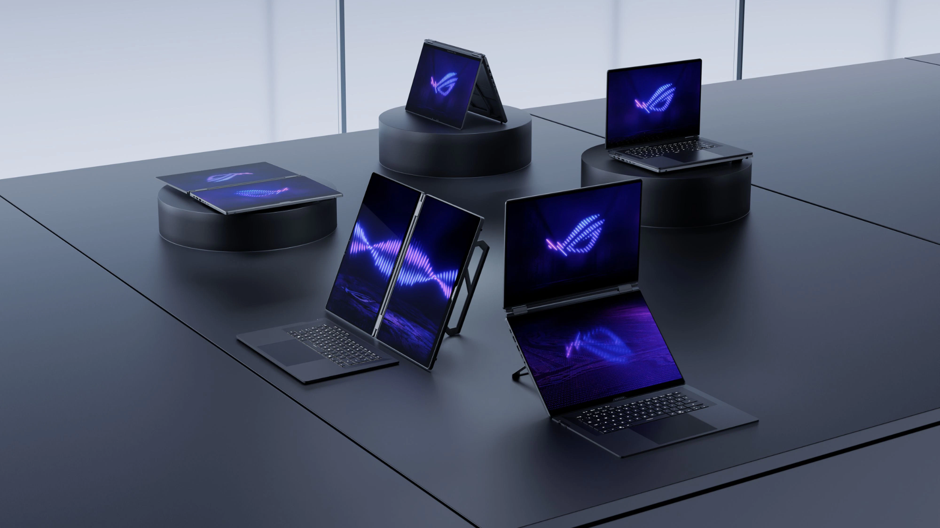 Zwei OLED-Displays, RTX 5090 und 64 GB RAM: Das Rog Zephyrus Duo 16 startet jetzt in Österreich.