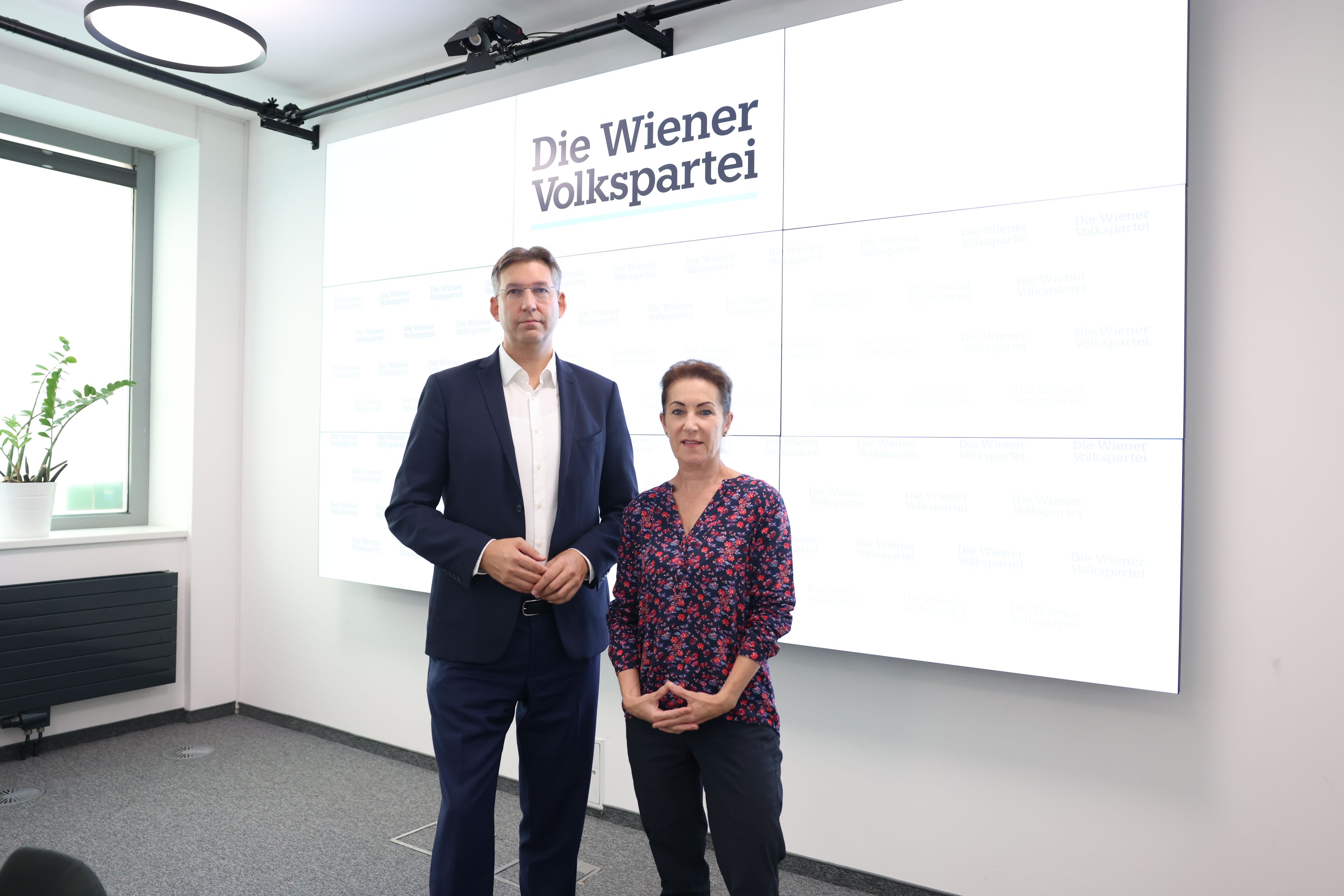 ÖVP-Landesparteiobmann Markus Figl und ÖVP-Kultursprecherin Judith Edelmann sprechen sich klar gegen den Kultureuro aus.