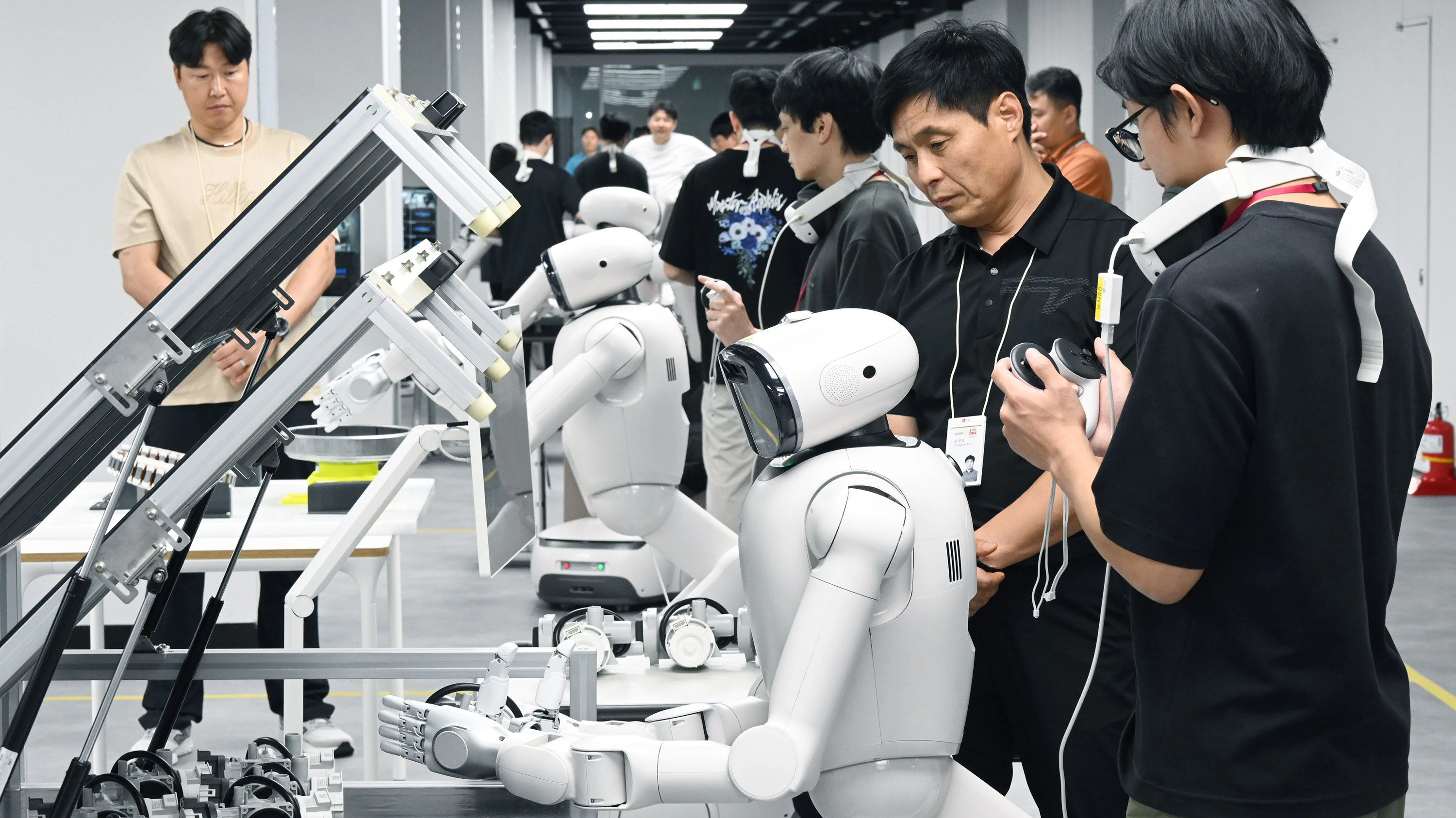 Jahrzehntelanges Fertigungs-Know-how von LG Electronics trifft auf Nvidias Robotik-Stack im neuen Data Factory-Standort von LG in Seoul.