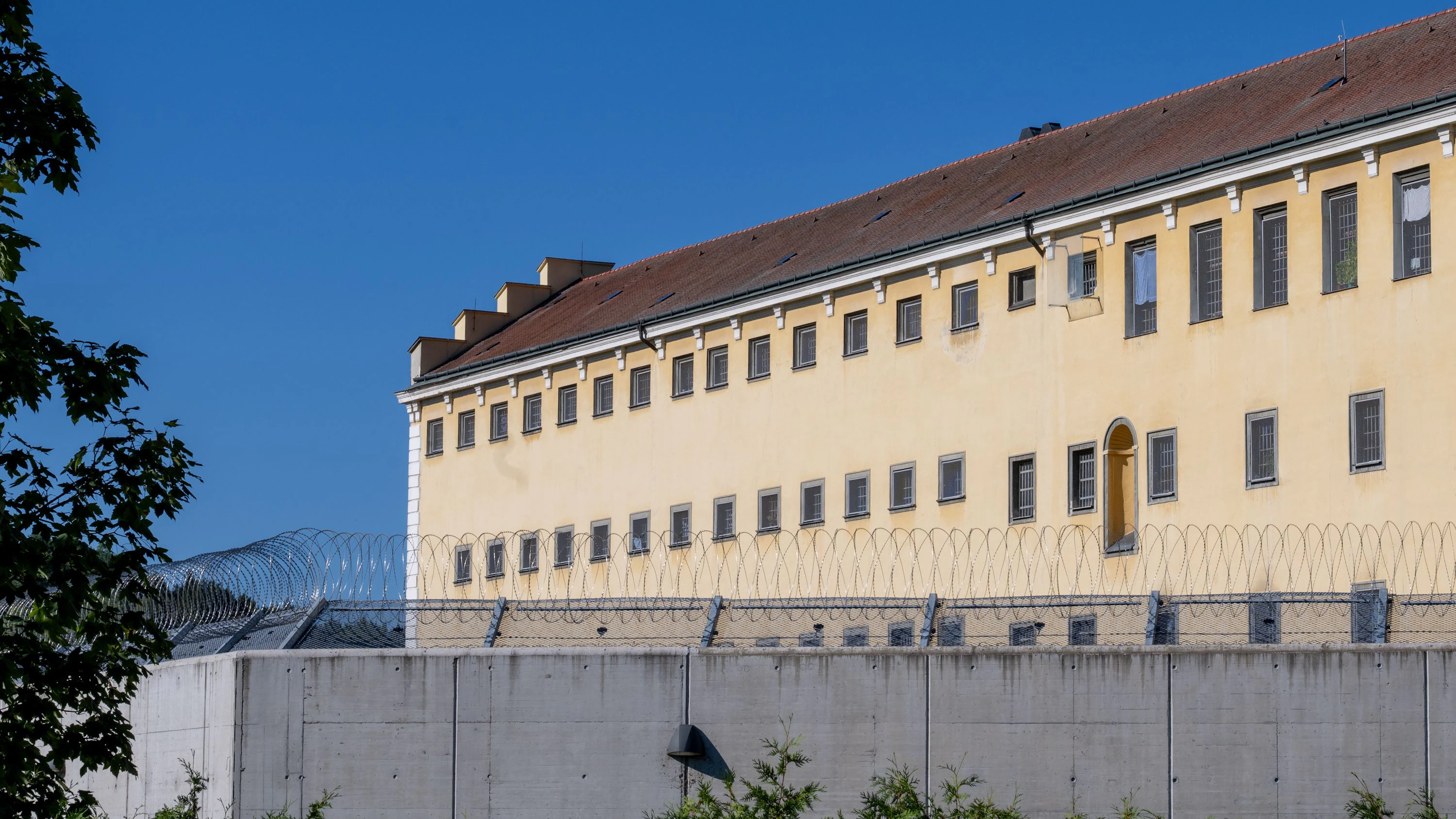 Eine Kamera filmte die Bluttat im Forensisch-Therapeutischen Zentrum Garsten. 
