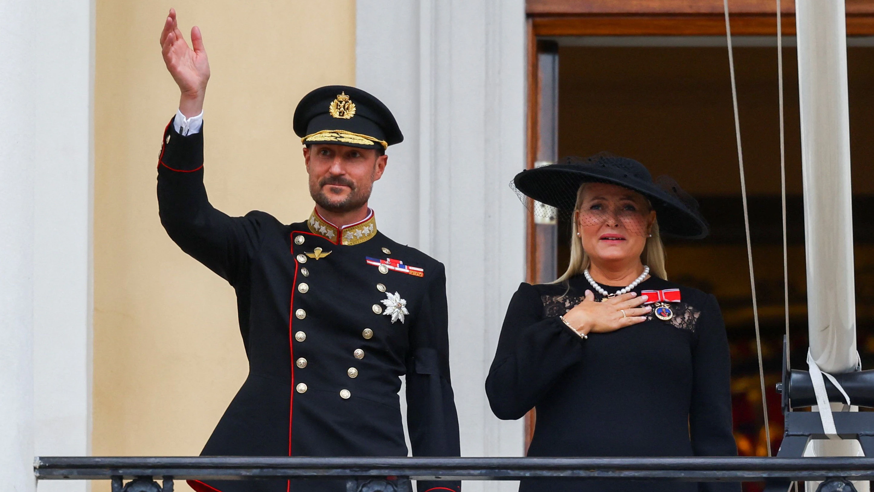 Königin Mette-Marit kämpft laut aktueller Umfrage um das Vertrauen des norwegischen Volkes.