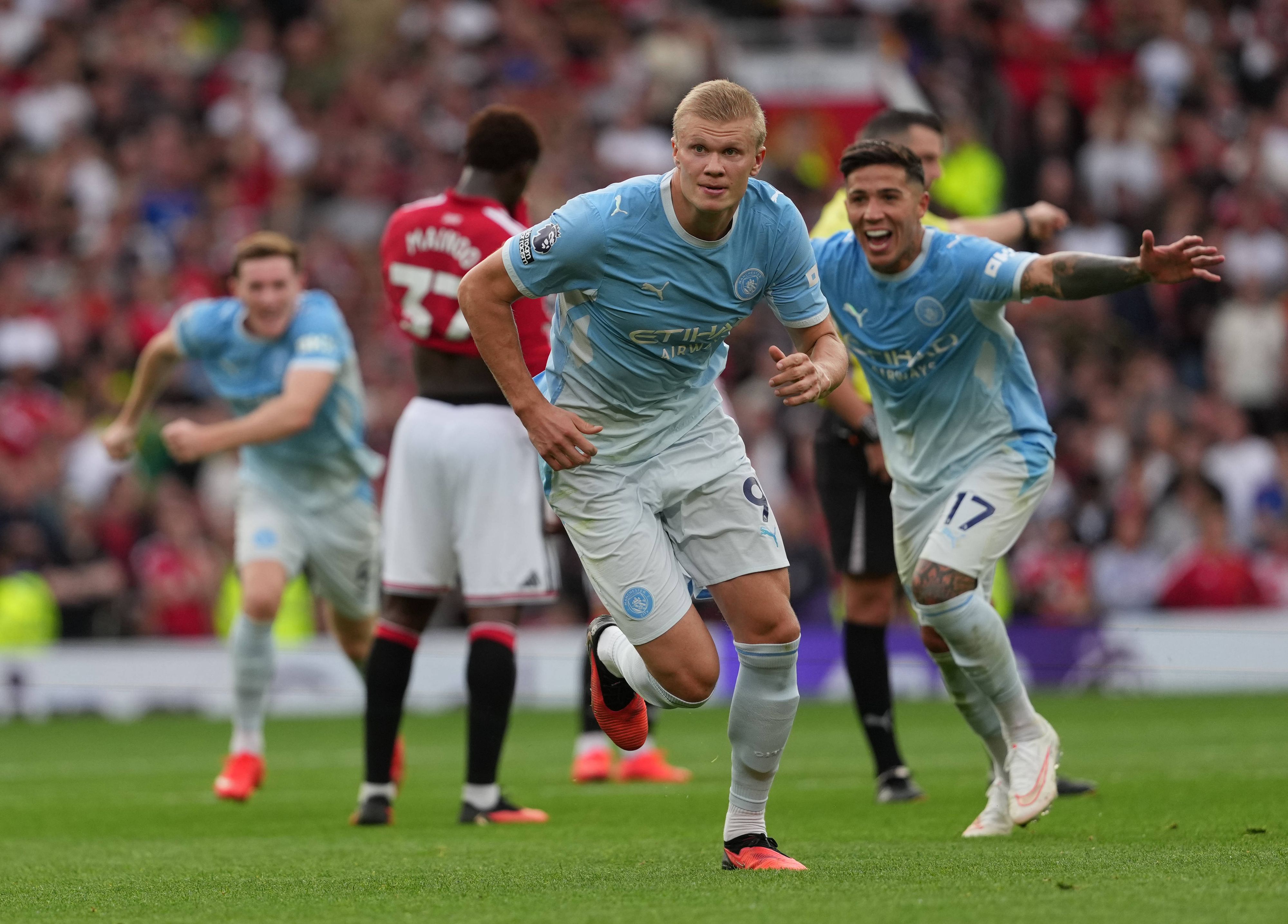 Erling Haaland bejubelt den Siegtreffer gegen Manchester United. Ein Tor, das eigentlich nicht zählen hätte dürfen. 