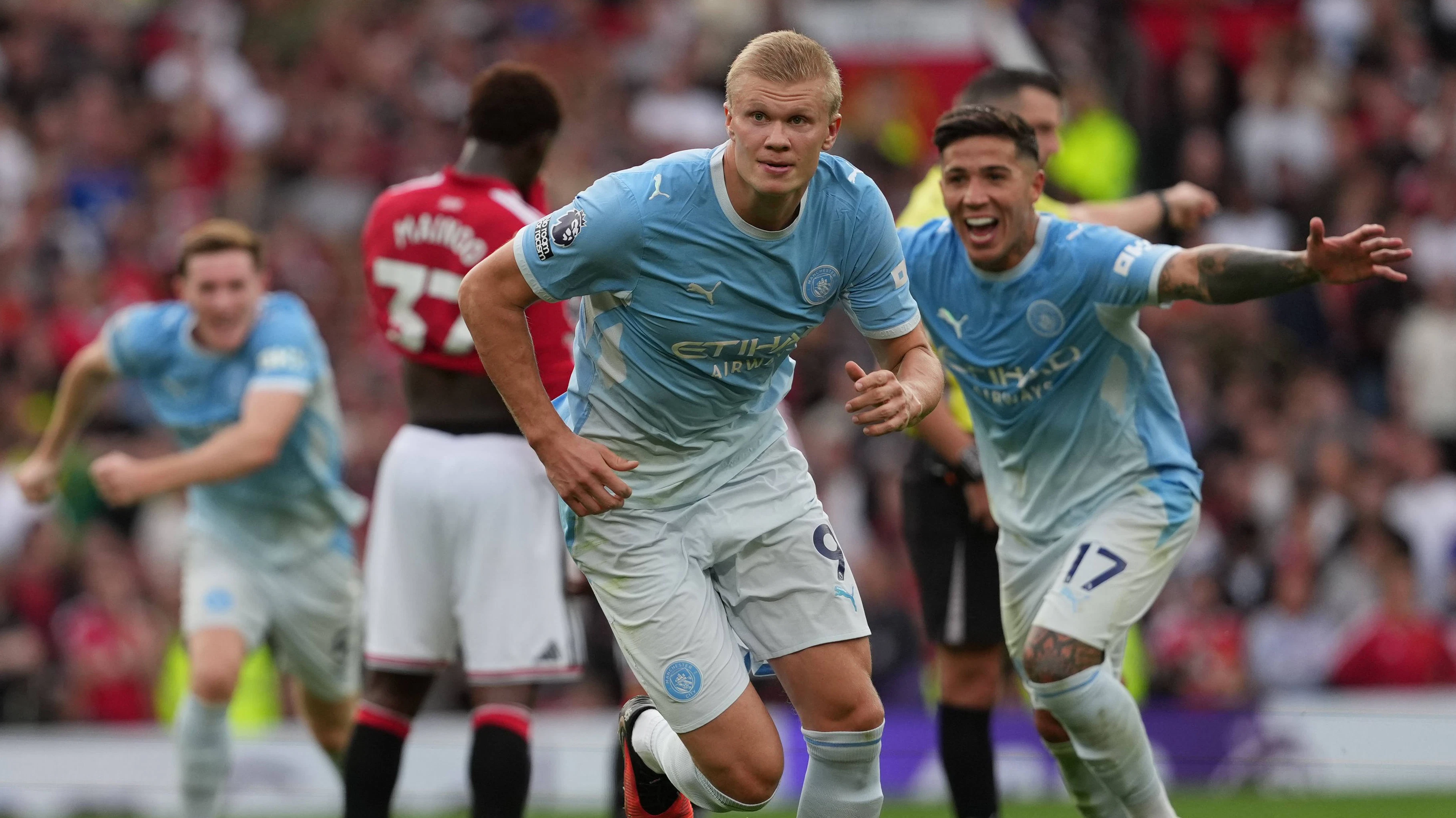 Erling Haaland bejubelt den Siegtreffer gegen Manchester United. Ein Tor, das eigentlich nicht zählen hätte dürfen. 