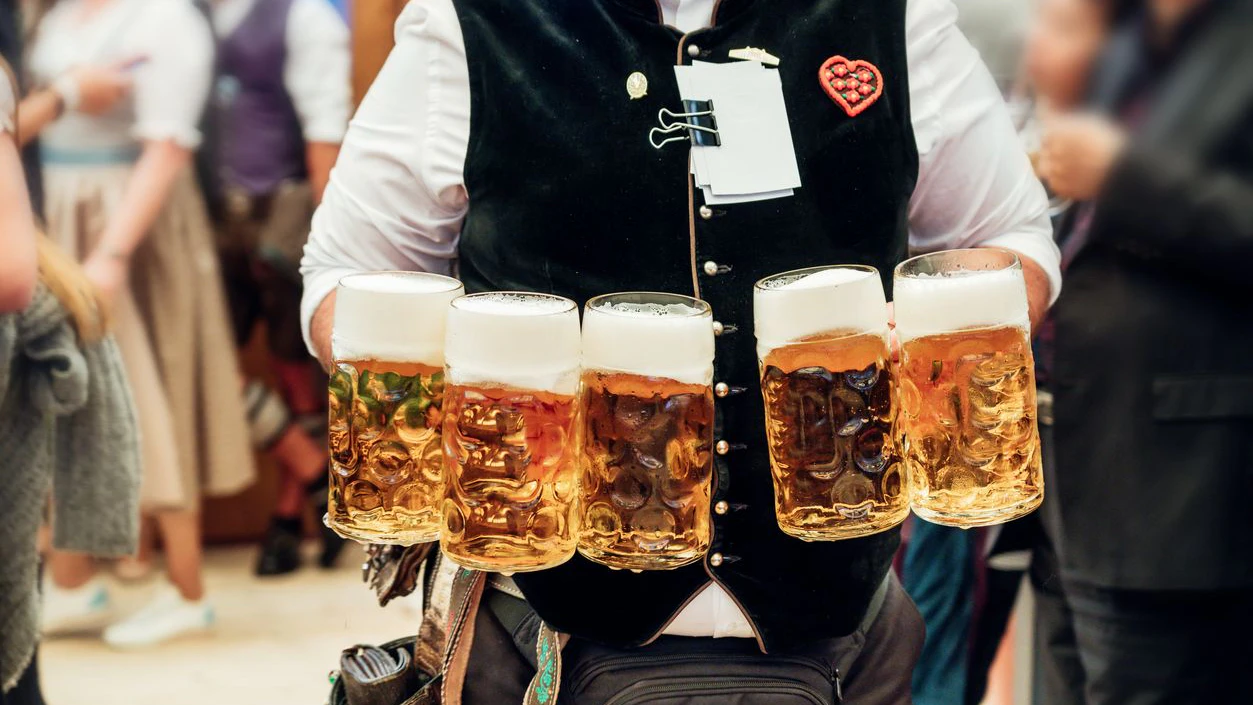 Heute.at - Wiesn-Hammer! Wasser ist jetzt teurer als Bier