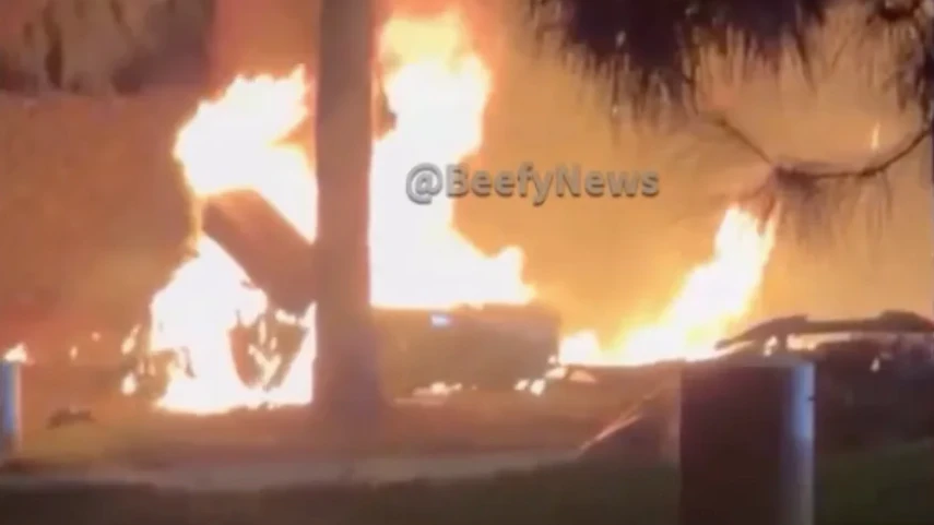 Der McLaren ging in Flammen auf.