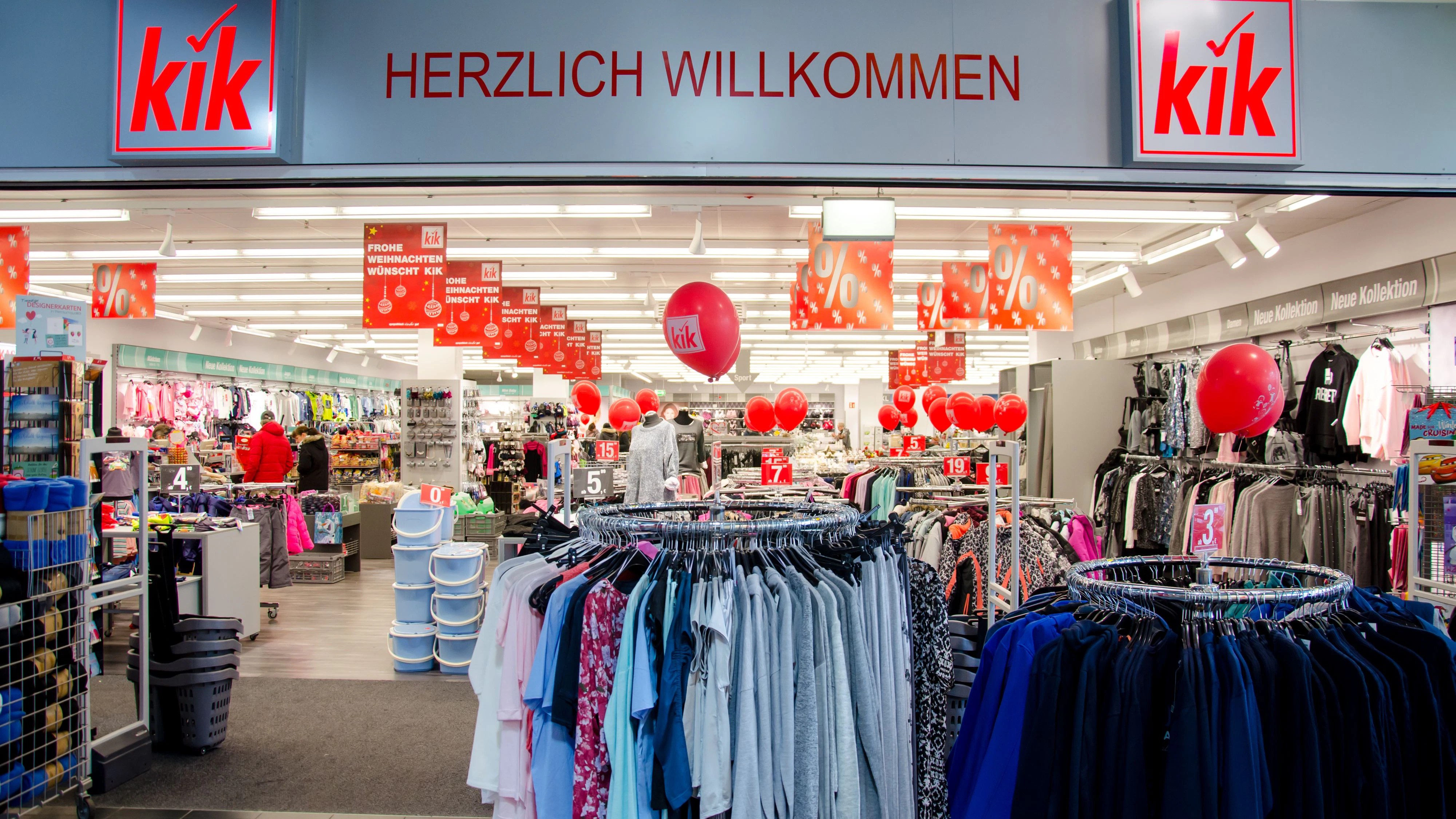 KiK setzt den Rotstift an: Der Textil-Discounter schließt 2026 in Deutschland rund 150 Filialen, europaweit sollen sogar 300 Standorte verschwinden. (Symbolbild)