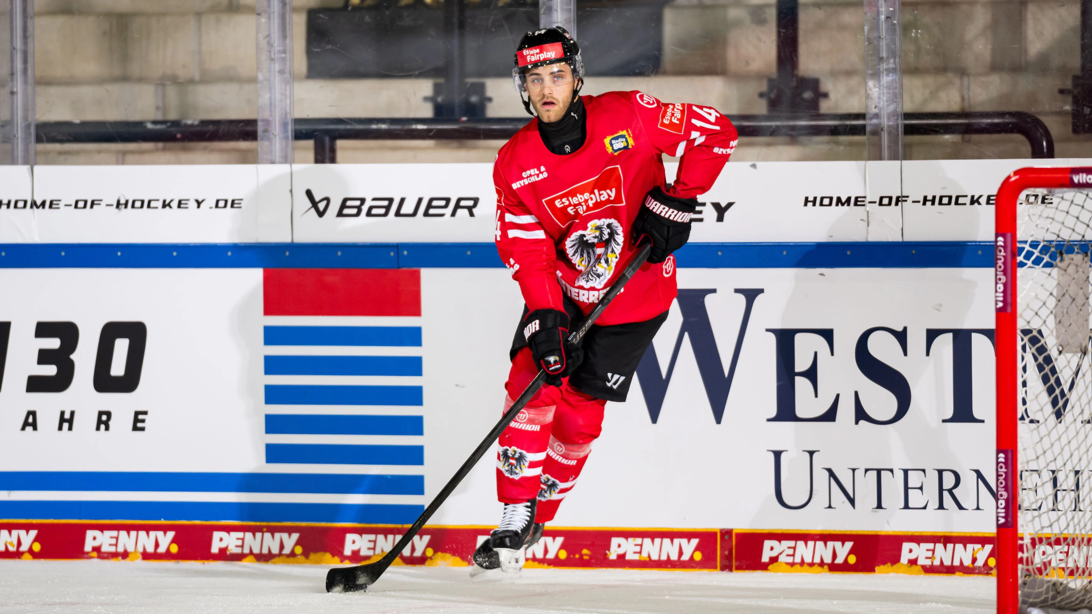 LANDSHUT,GERMANY,06.NOV.25 - ICE HOCKEY - Deutschland Cup, Austria vs Slovakia. Image shows Kilian Zuendel (AUT). Photo: GEPA pictures/ City-Press - ATTENTION - COPYRIGHT FOR AUSTRIAN CLIENTS ONLY