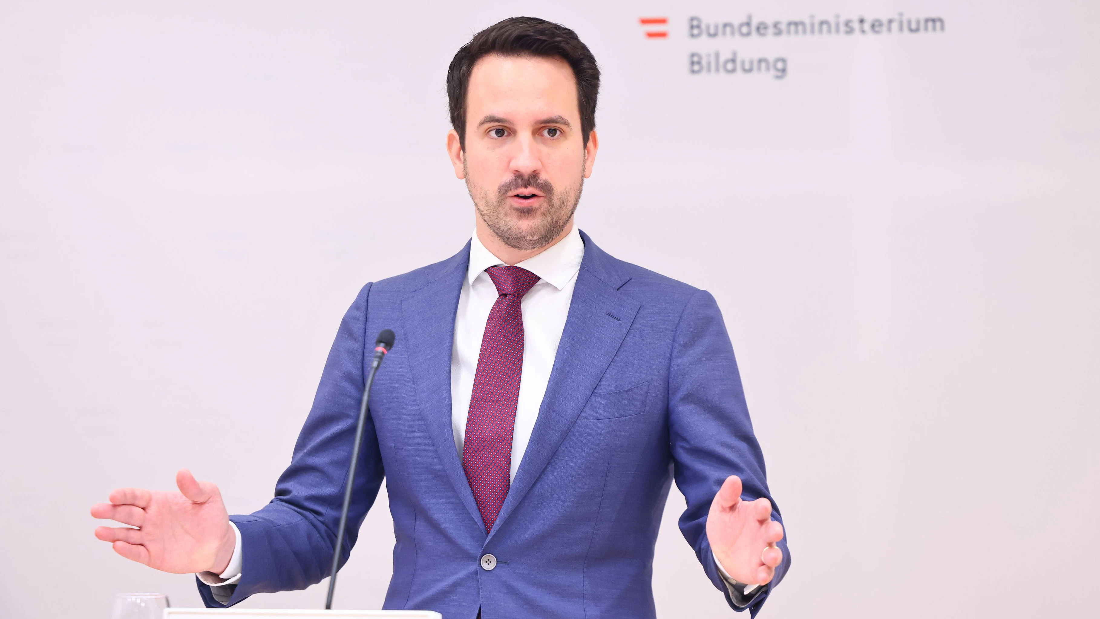 20260826 / pk mit bildungsminister christoph wiederkehr / foto: sabine hertel / tageszeitung heute