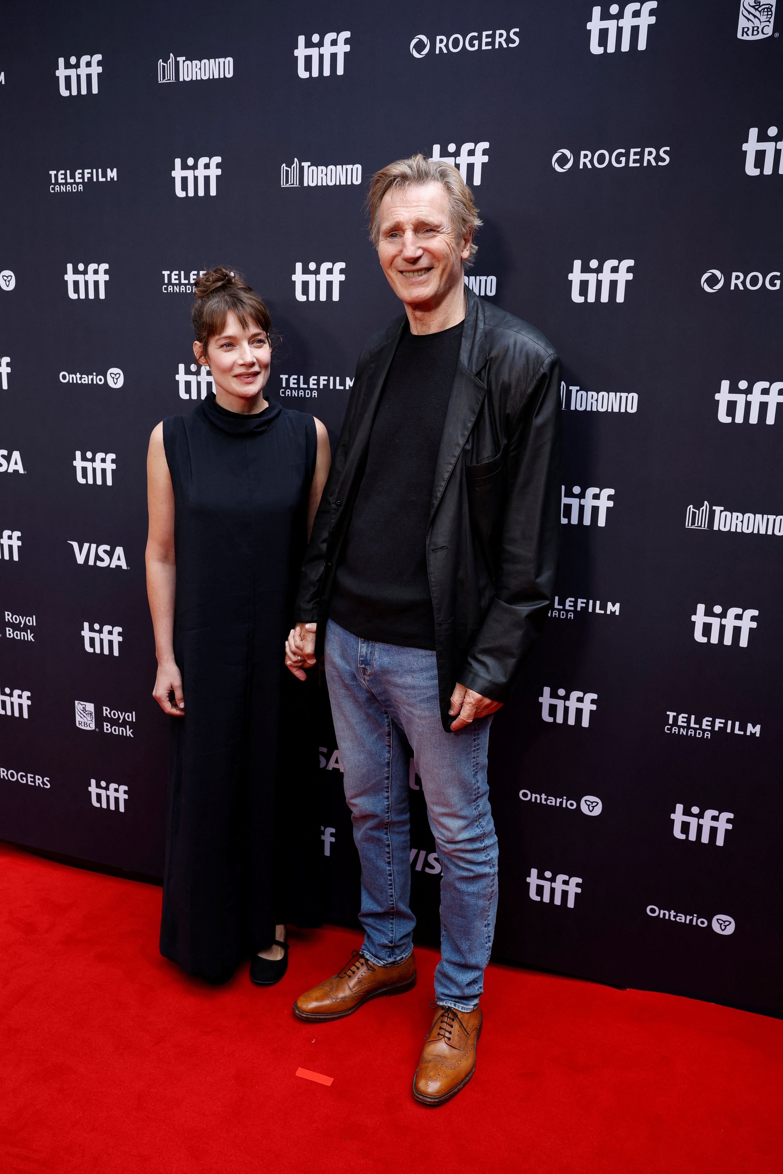 Liam Neeson und Stella Stocker machten ihre Beziehung offiziell.
