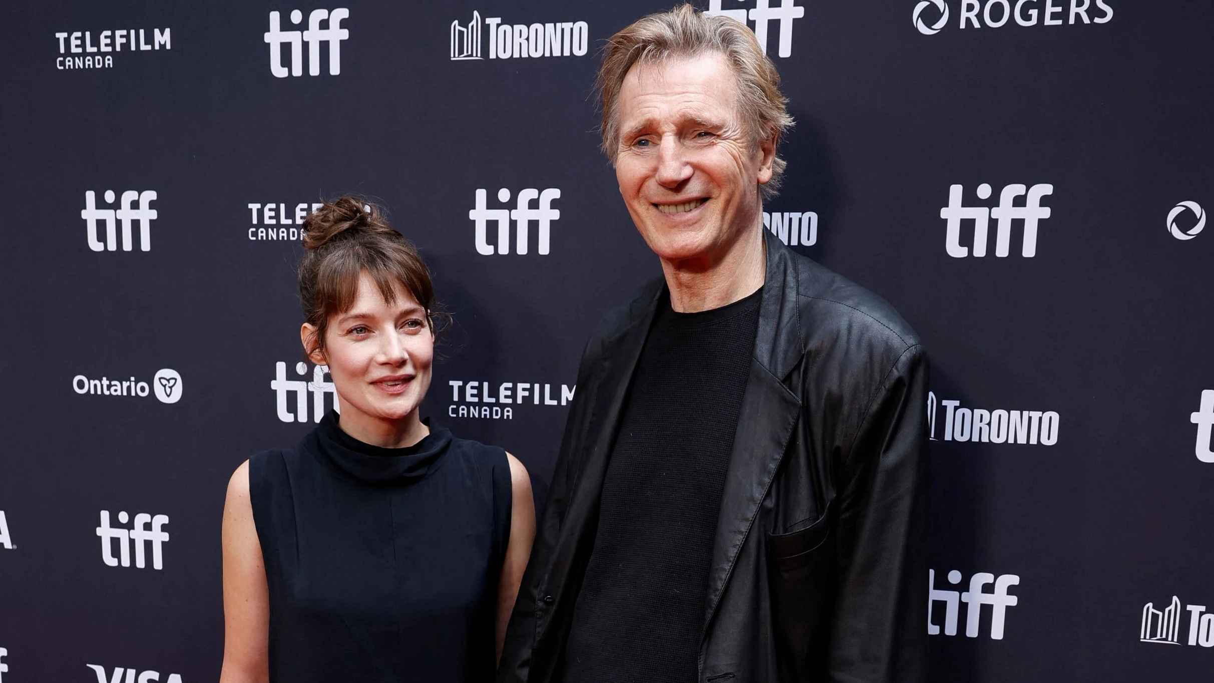 Liam Neeson und Stella Stocker machten ihre Beziehung offiziell.