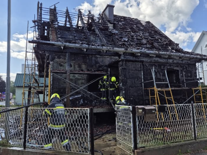 Das Haus wurde bei dem Brand komplett zerstört.