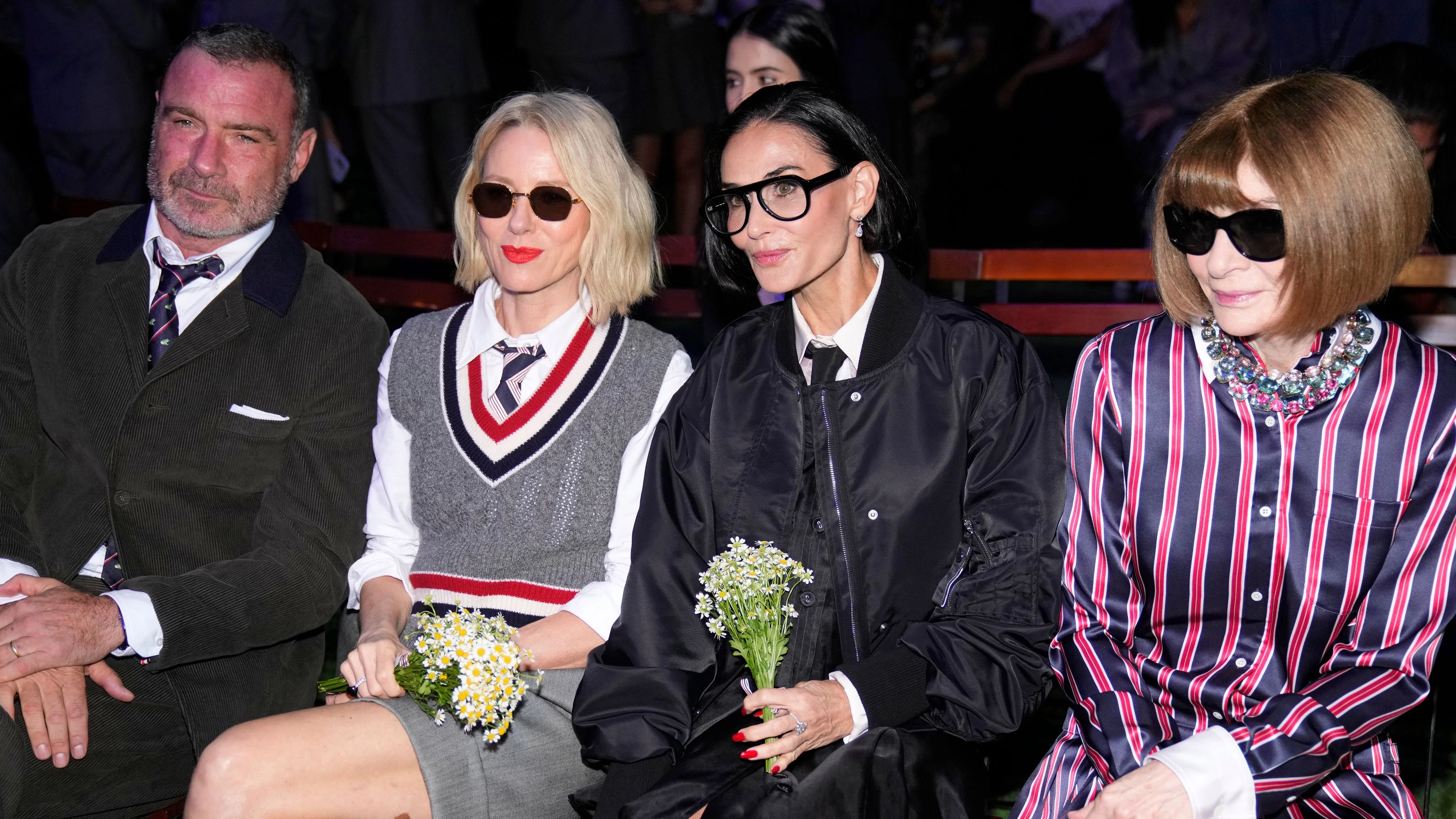 Liev Schreiber, Naomi Watts, Demi Moore und Anna Wintour zeigten sich bei der Thom Browne Spring/Summer 2027 Modenschau in New York.