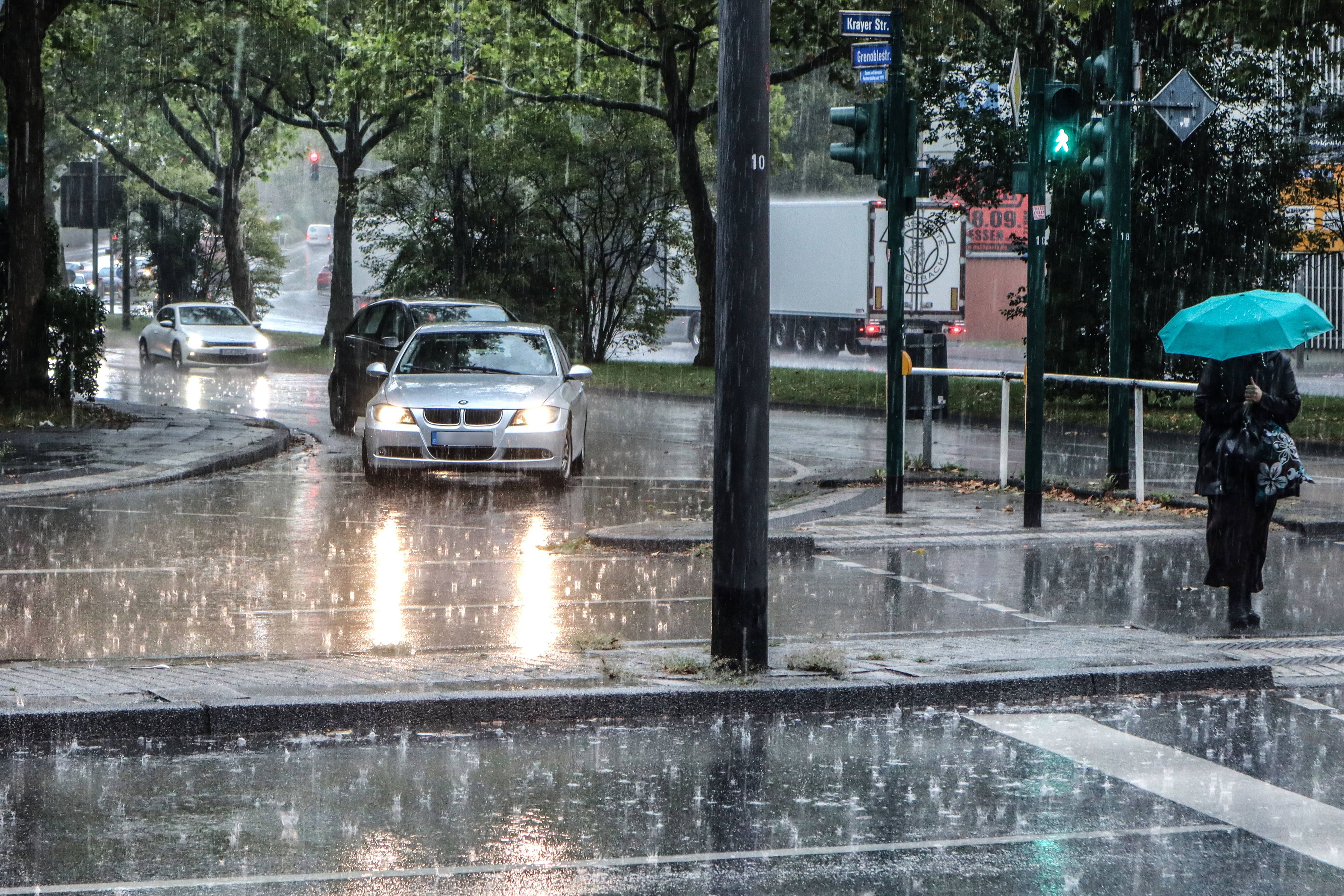 Heute.at - Starkregen-Gewitter ziehen jetzt direkt nach Österreich