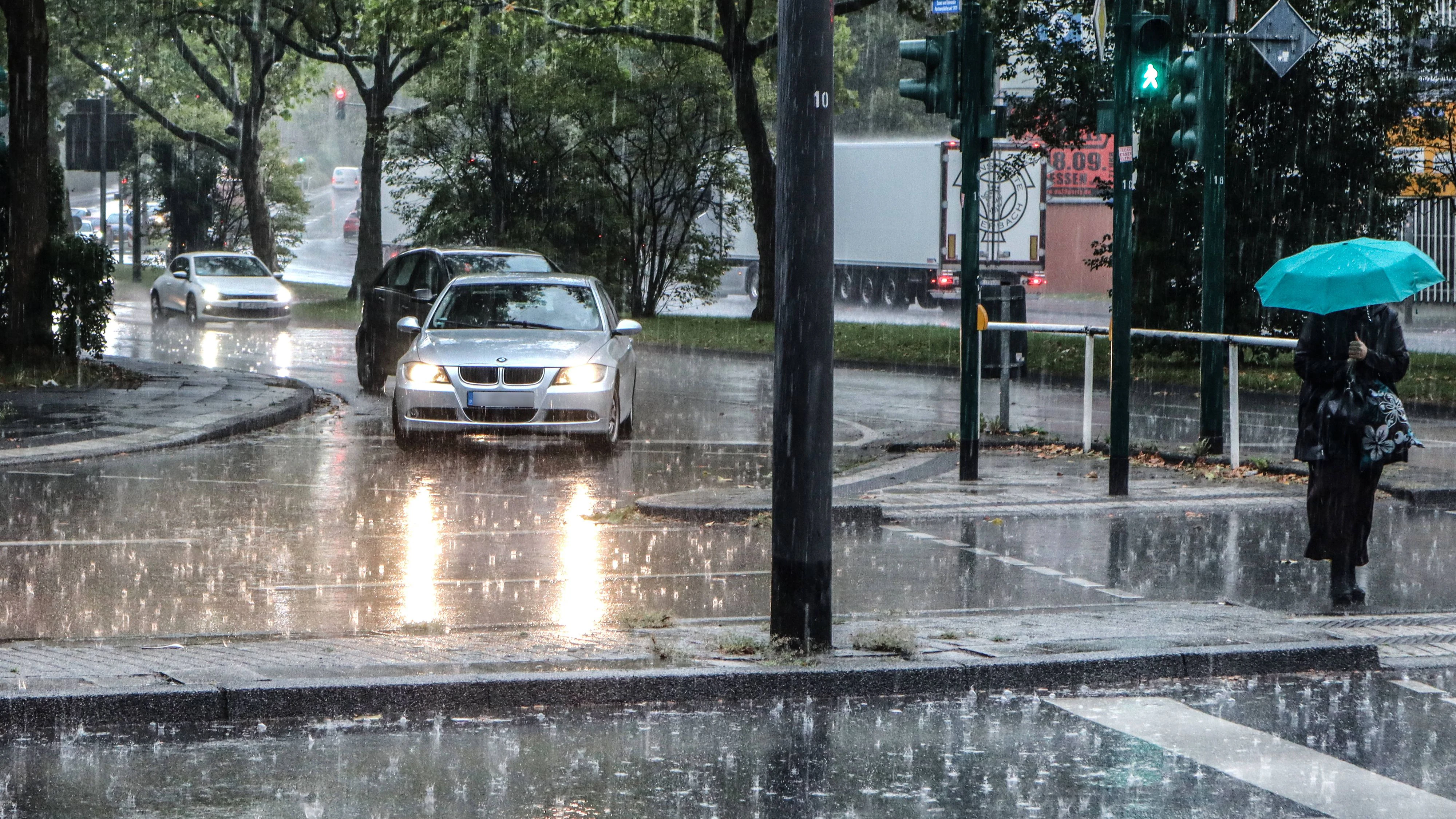 Heute.at - Starkregen-Gewitter ziehen jetzt direkt nach Österreich