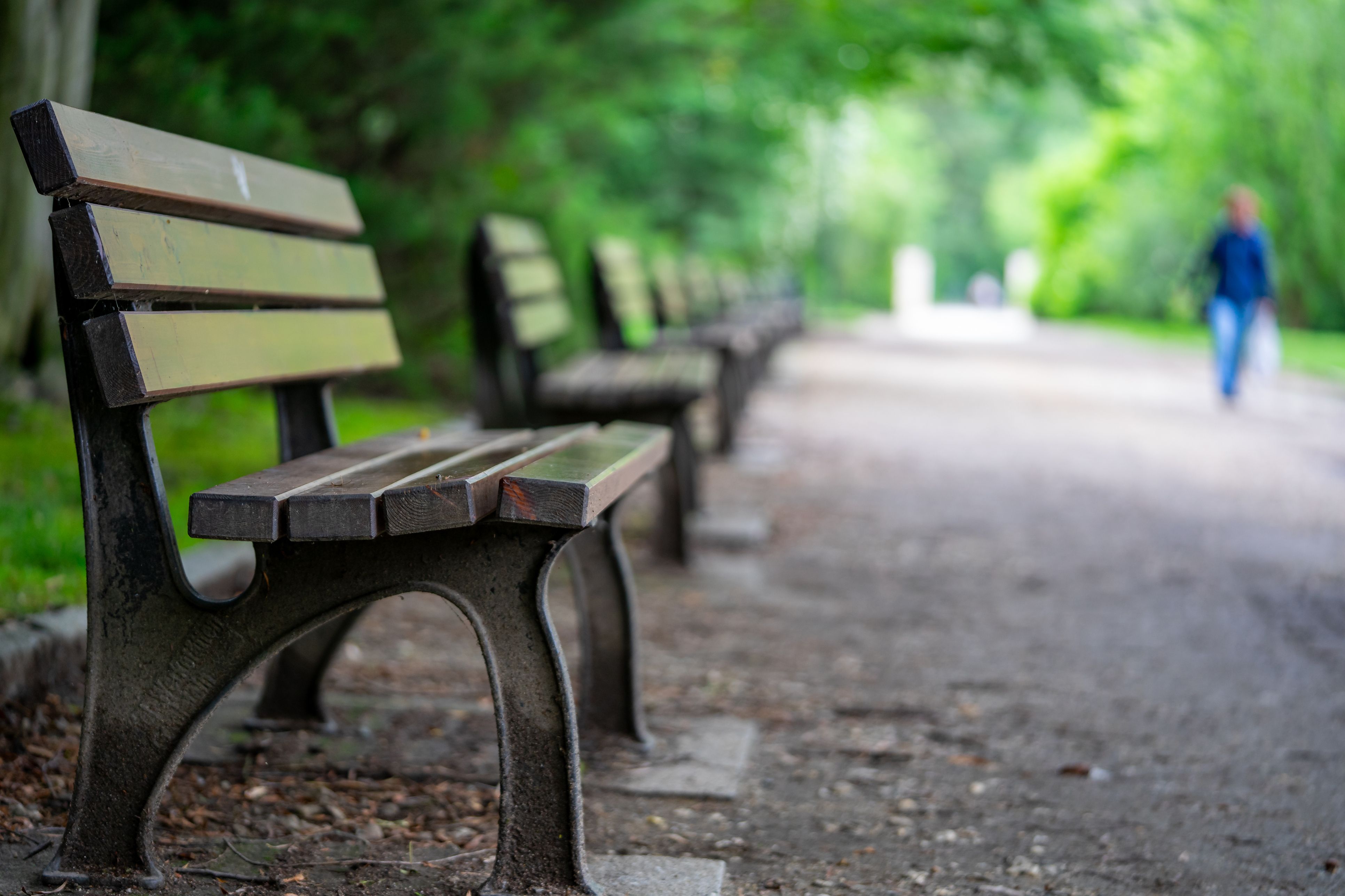 Fünf Jugendliche im Alter von zwölf bis 15 Jahren sollen eine Gruppe in einem Wiener Park attackiert und mit einem Messer bedroht haben.
