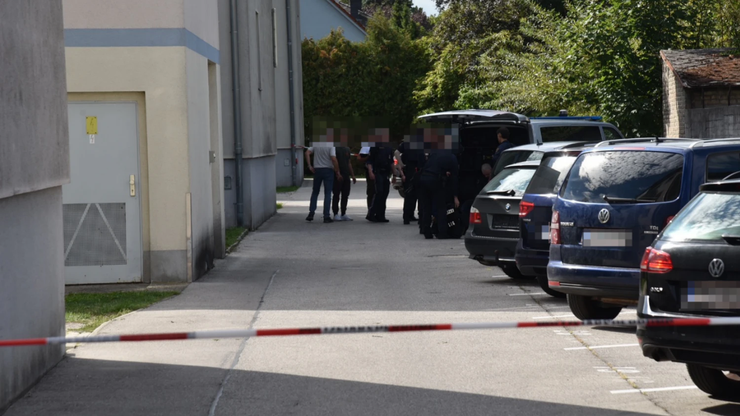 Der Einsatz der Polizei- und Rettungskräfte ist noch im Laufen.