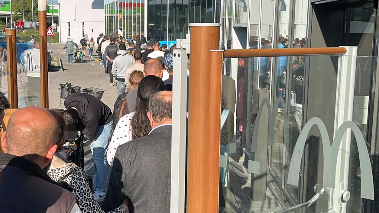 Auch in Simmering warteten die Wiener gespannt auf den Release.