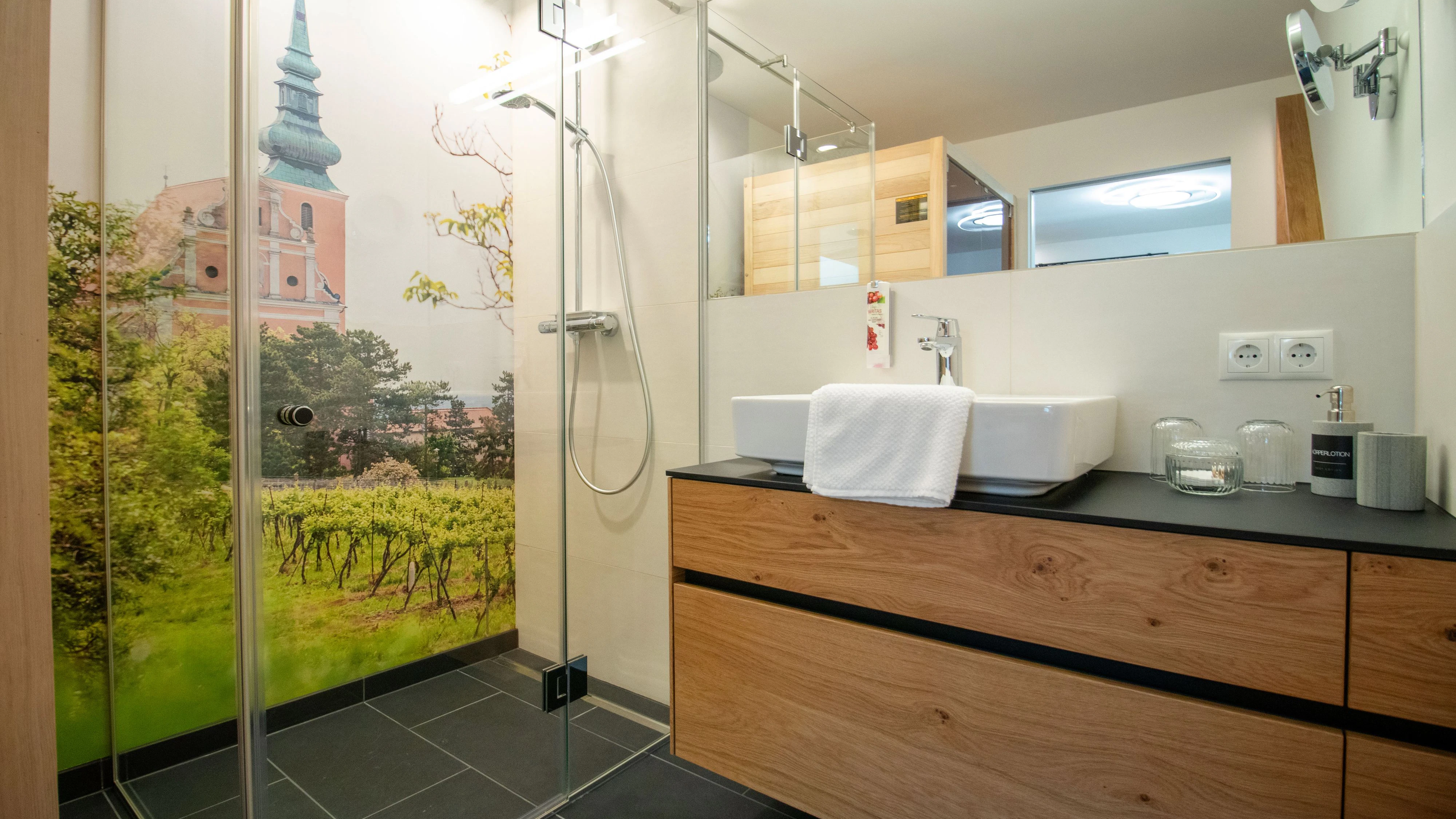 Der Weingarten verläuft auch durch die Dusche.
