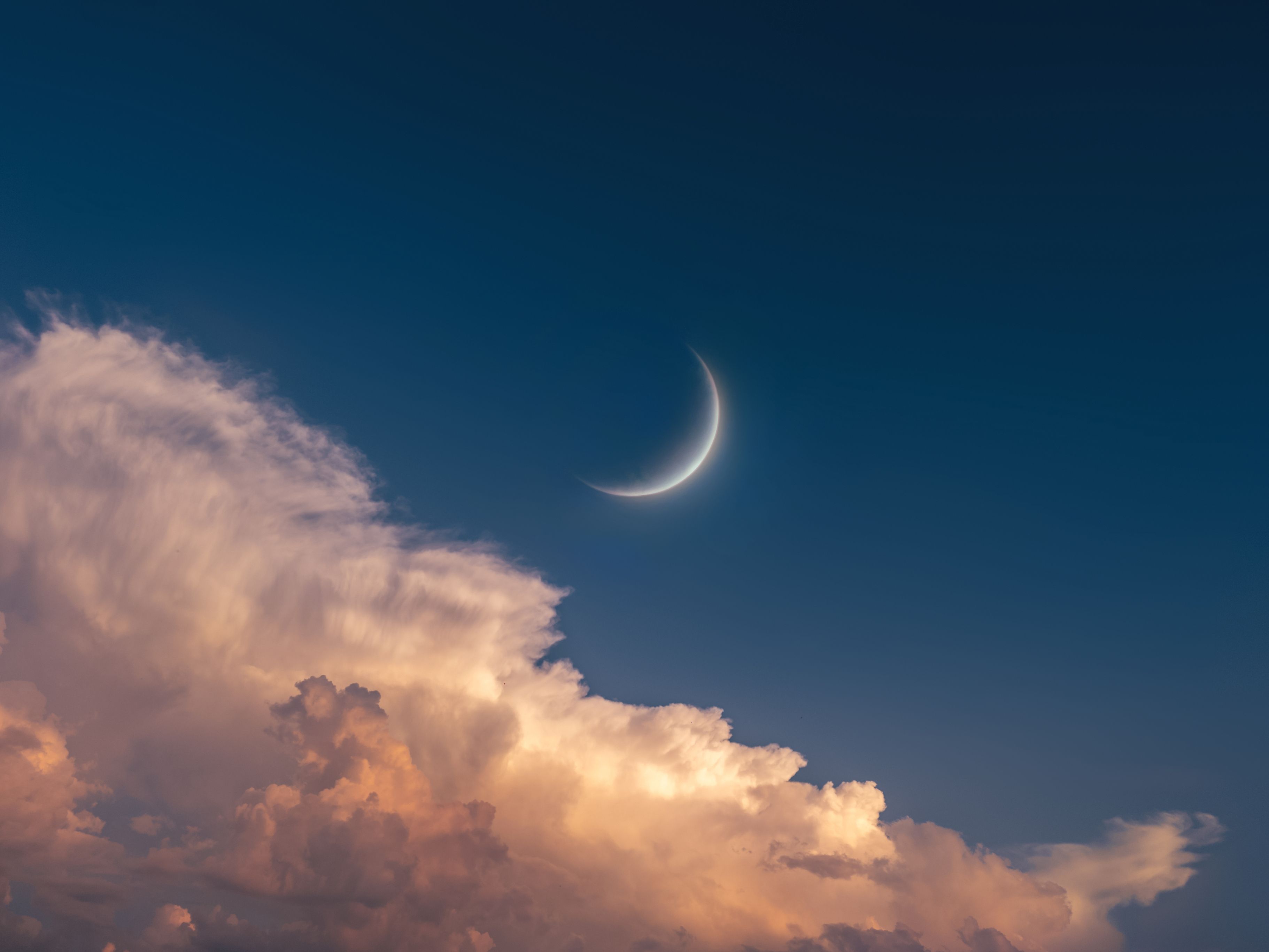 Wenn der Neumond am Himmel steht, beginnt astrologisch ein neuer Zyklus.