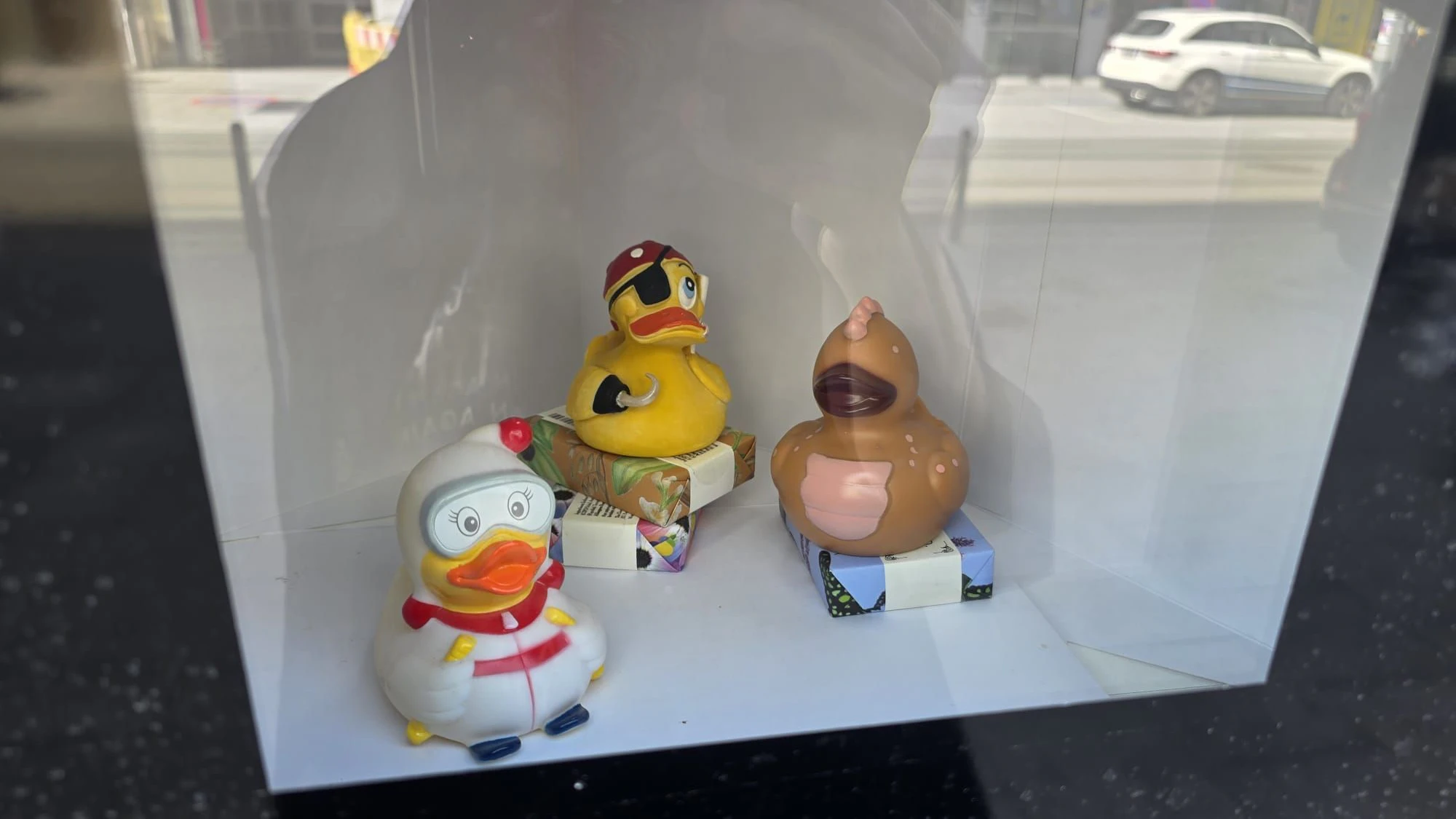 Auf welchen Shop könnten die Hinweise deuten? Das fragt der Linzer City Ring jetzt auf Facebook.