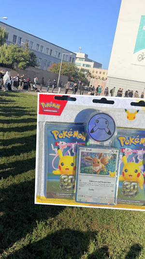 Pokémon-Karten 30 Jahre: Seltene Pikachu-Edition sorgt für Ansturm auf Wiener Spielwarenläden. Sammler feiern Release mit großer Begeisterung.