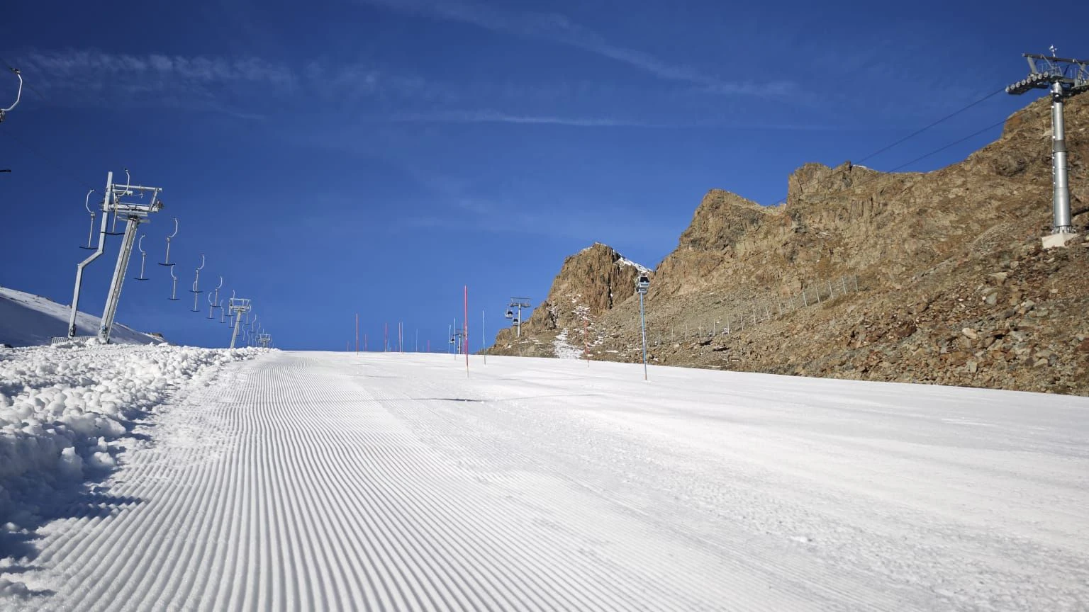 Am Kaunertaler Gletscher soll in wenigen Tagen das Skifahren und Snowboarden möglich sein.