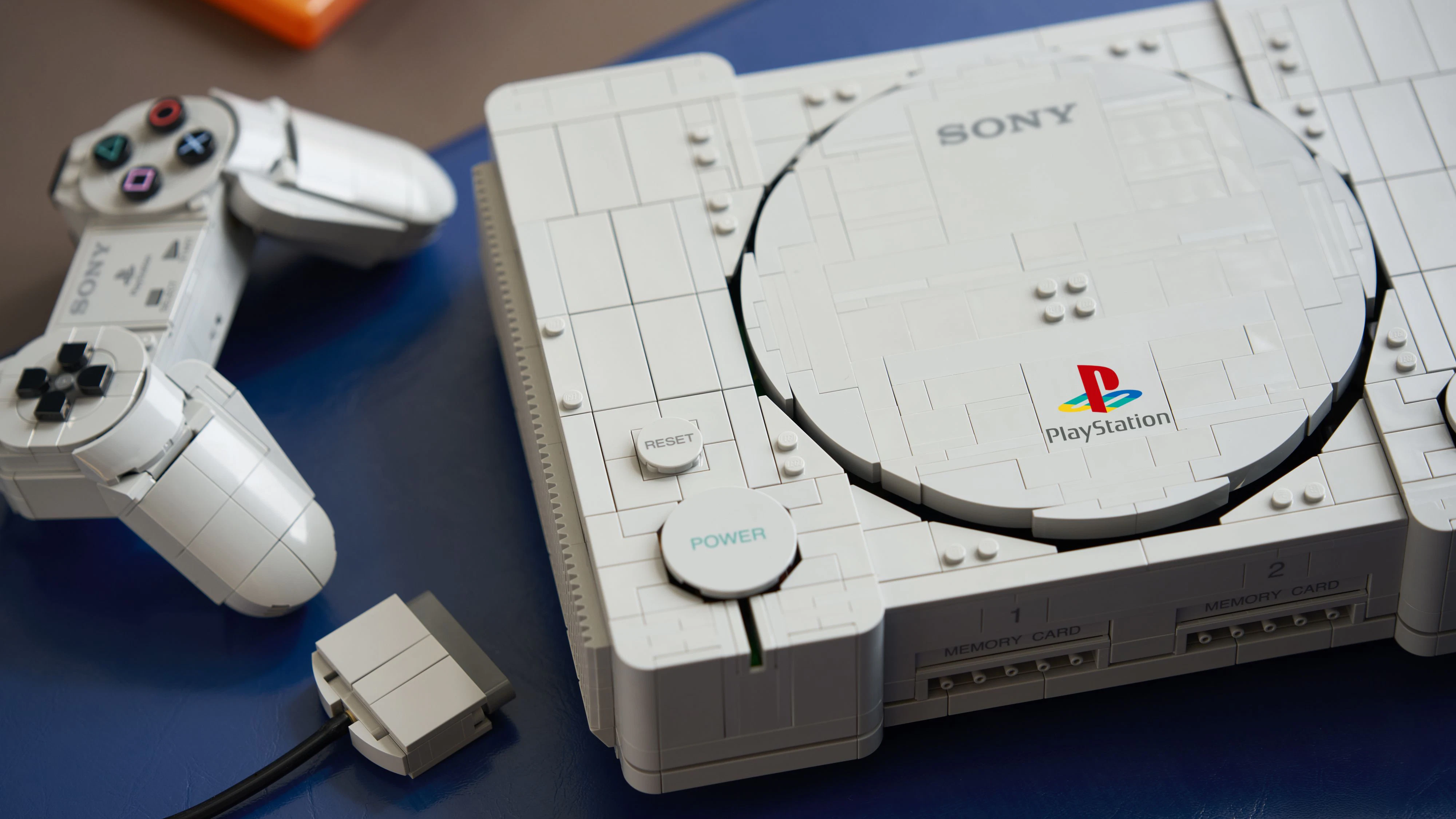 Heute.at - LEGO baut uns allen die allererste PlayStation nach