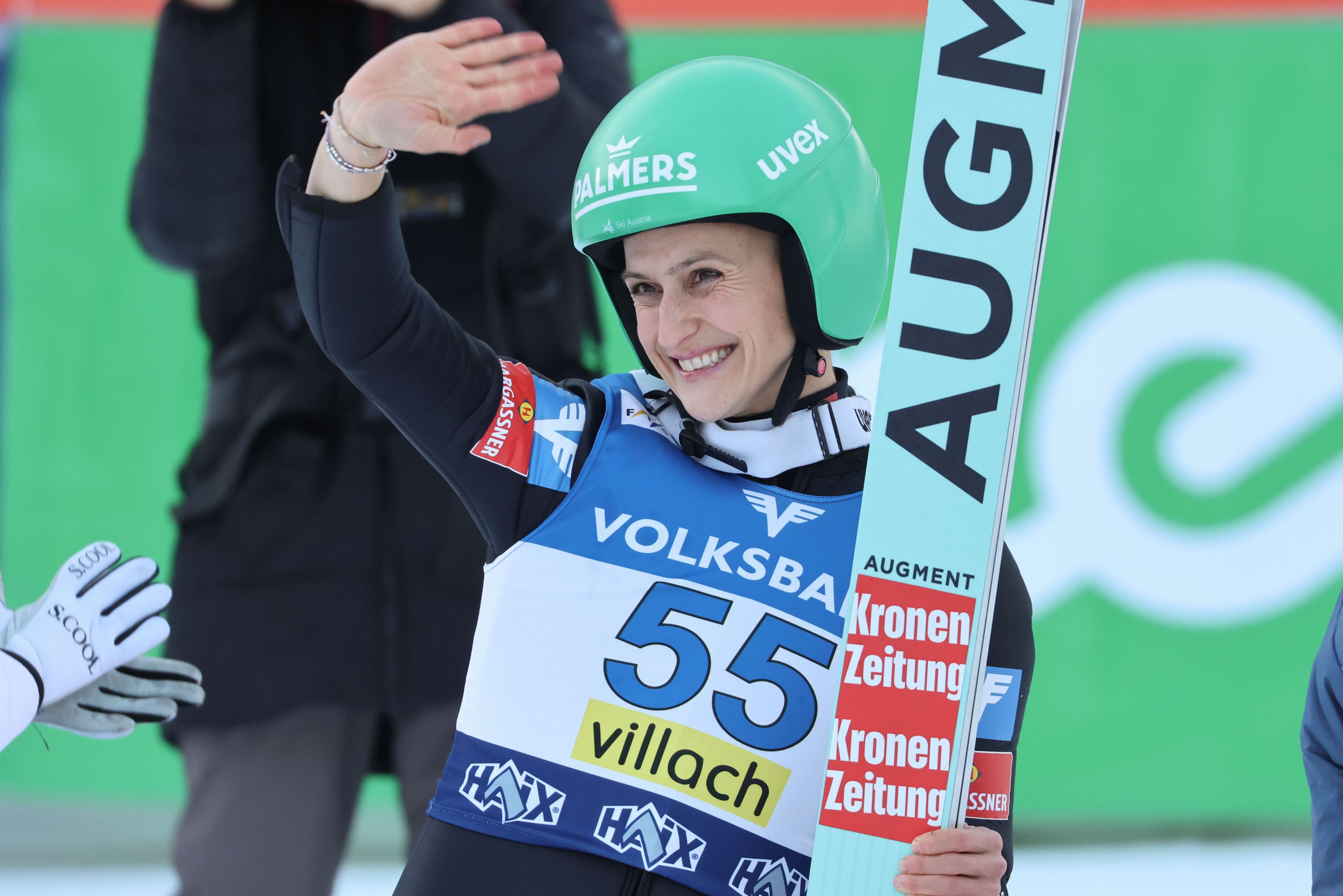 Eva Pinkelnig fliegt wieder.