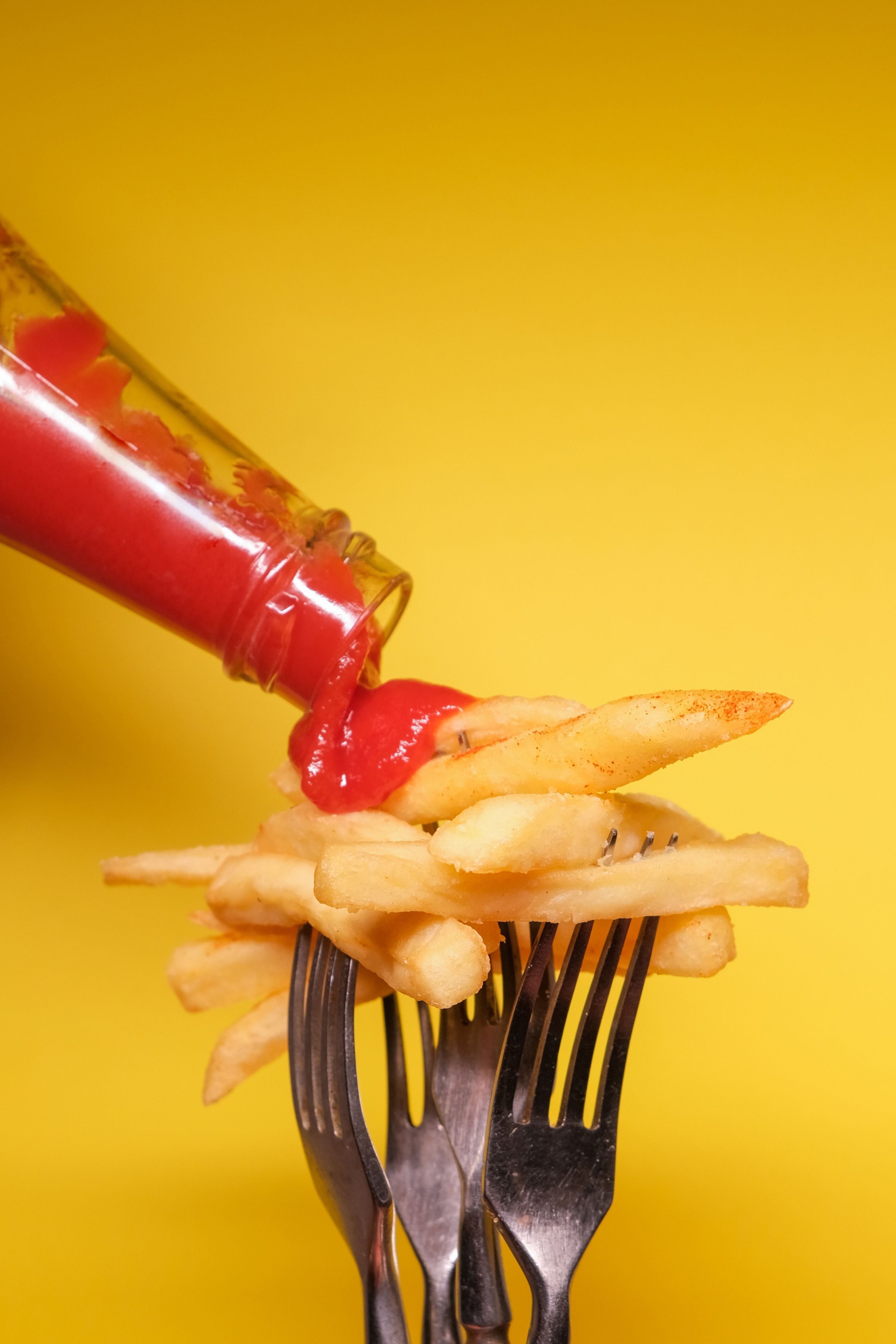 Ein Imbissstand sorgt mit einer Extra-Gebühr für Ketchup für Aufsehen (Symbolbild).