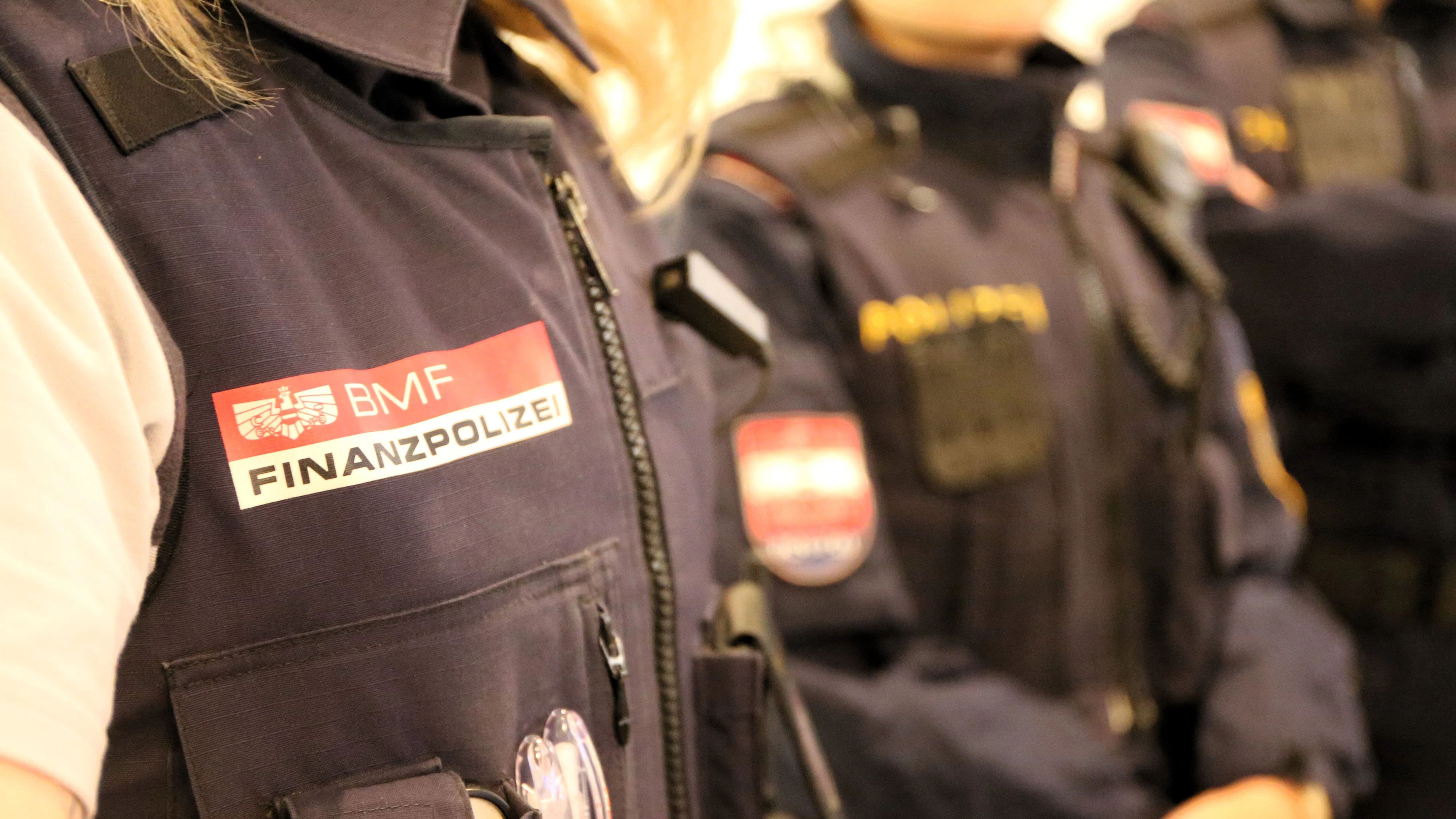 AMS, Finanzpolizei, Polizei und Zoll haben gemeinsam 52 Personen aus insgesamt sieben Flügen kontrolliert.