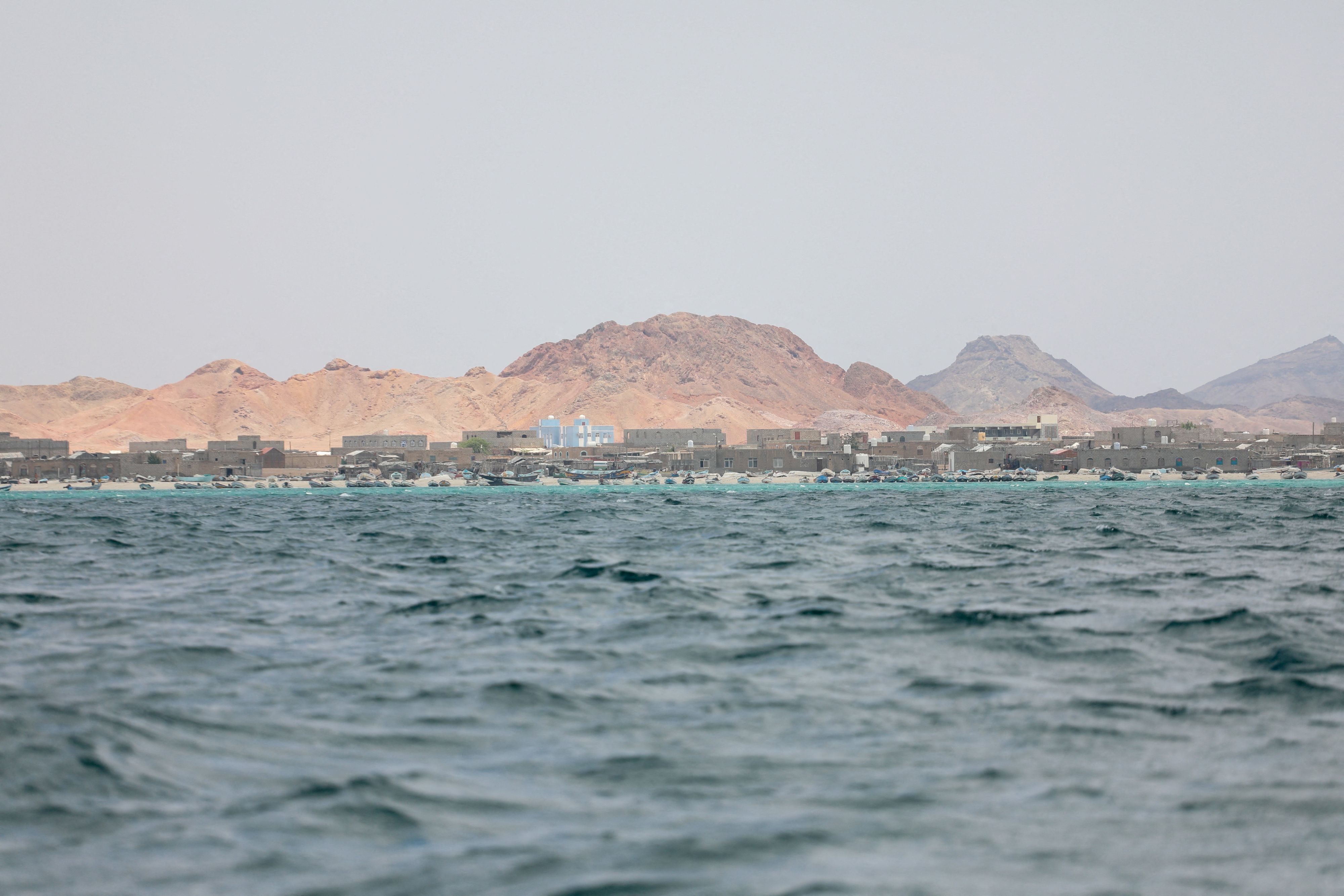 Die Meerenge Bab al-Mandab verbindet das Rote Meer mit dem Golf von Aden und gilt als wichtigste Schifffahrtsroute zwischen Europa und Asien.