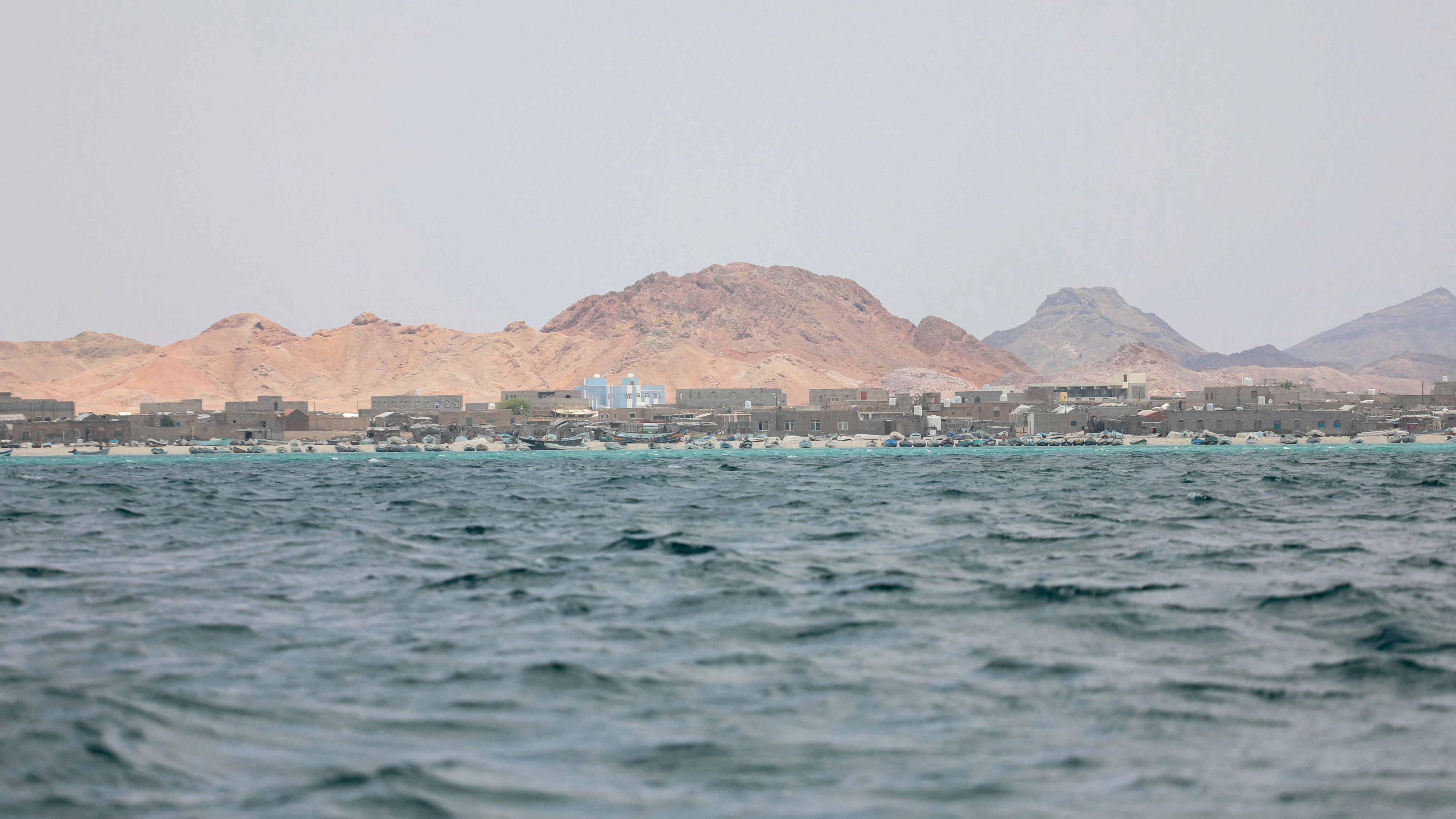Die Meerenge Bab al-Mandab verbindet das Rote Meer mit dem Golf von Aden und gilt als wichtigste Schifffahrtsroute zwischen Europa und Asien.