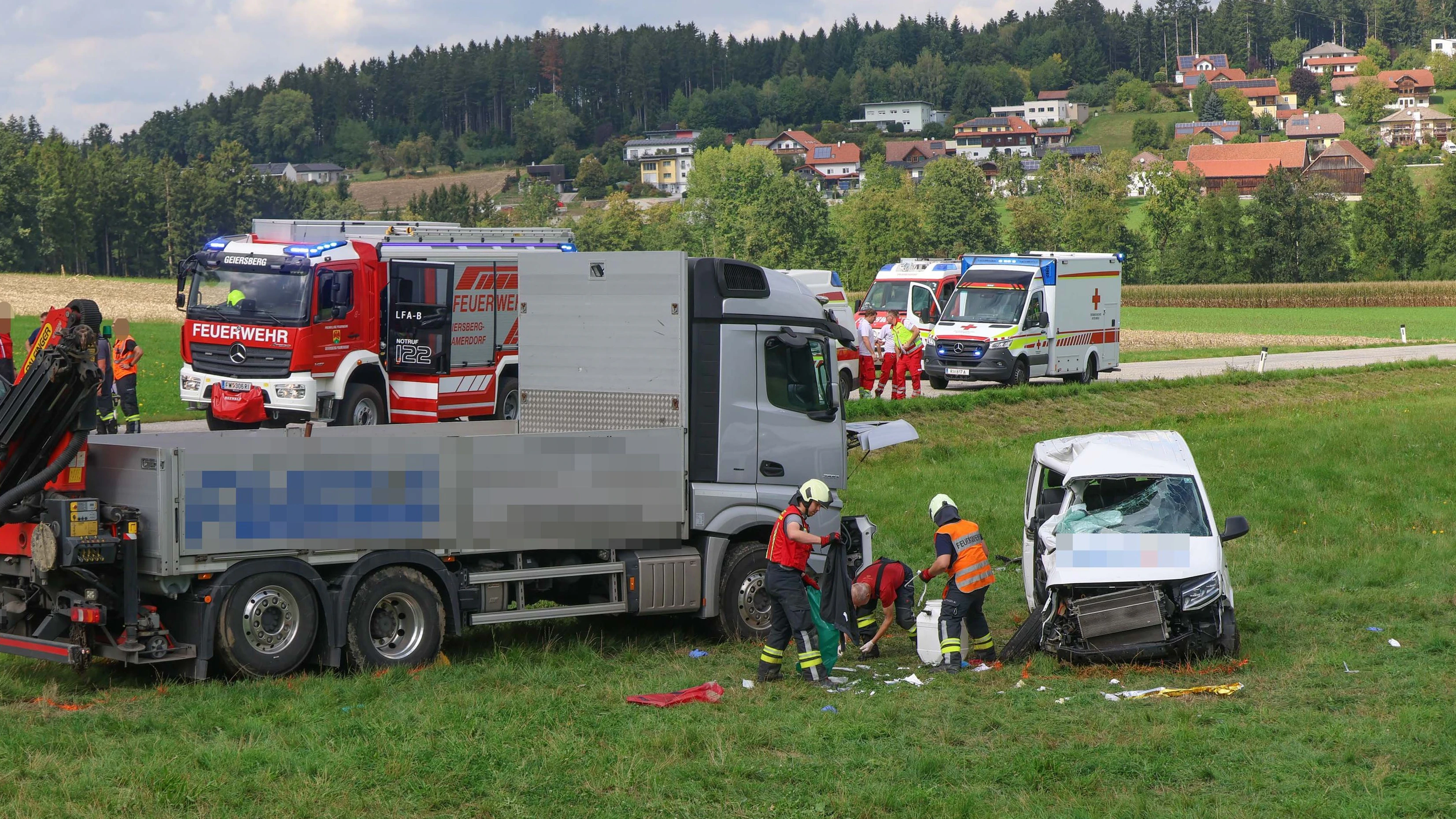 Ein Großaufgebot an Helfern stand im Einsatz.