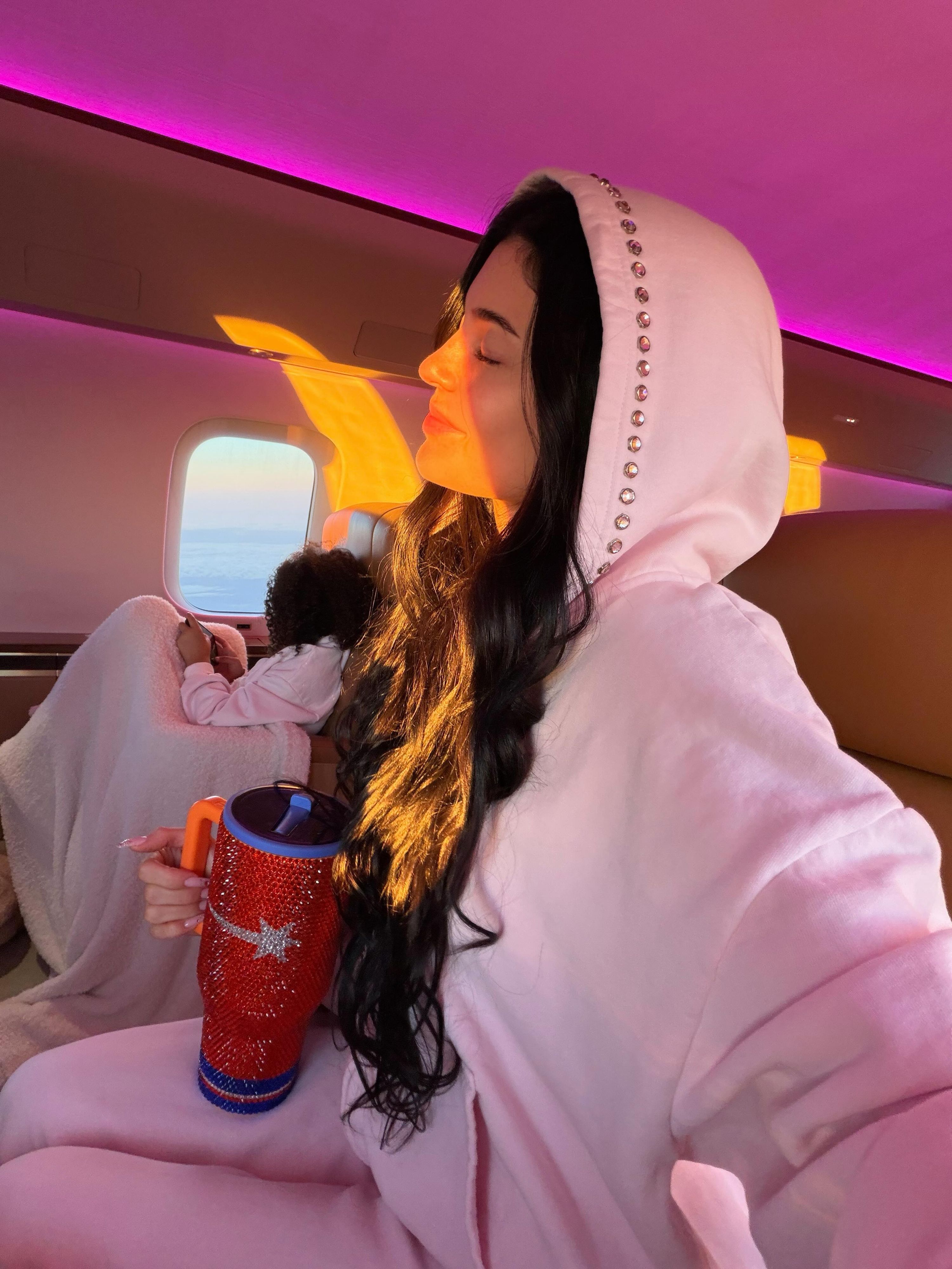 Kylie Jenner in ihrem Privatjet Anfang Juni.