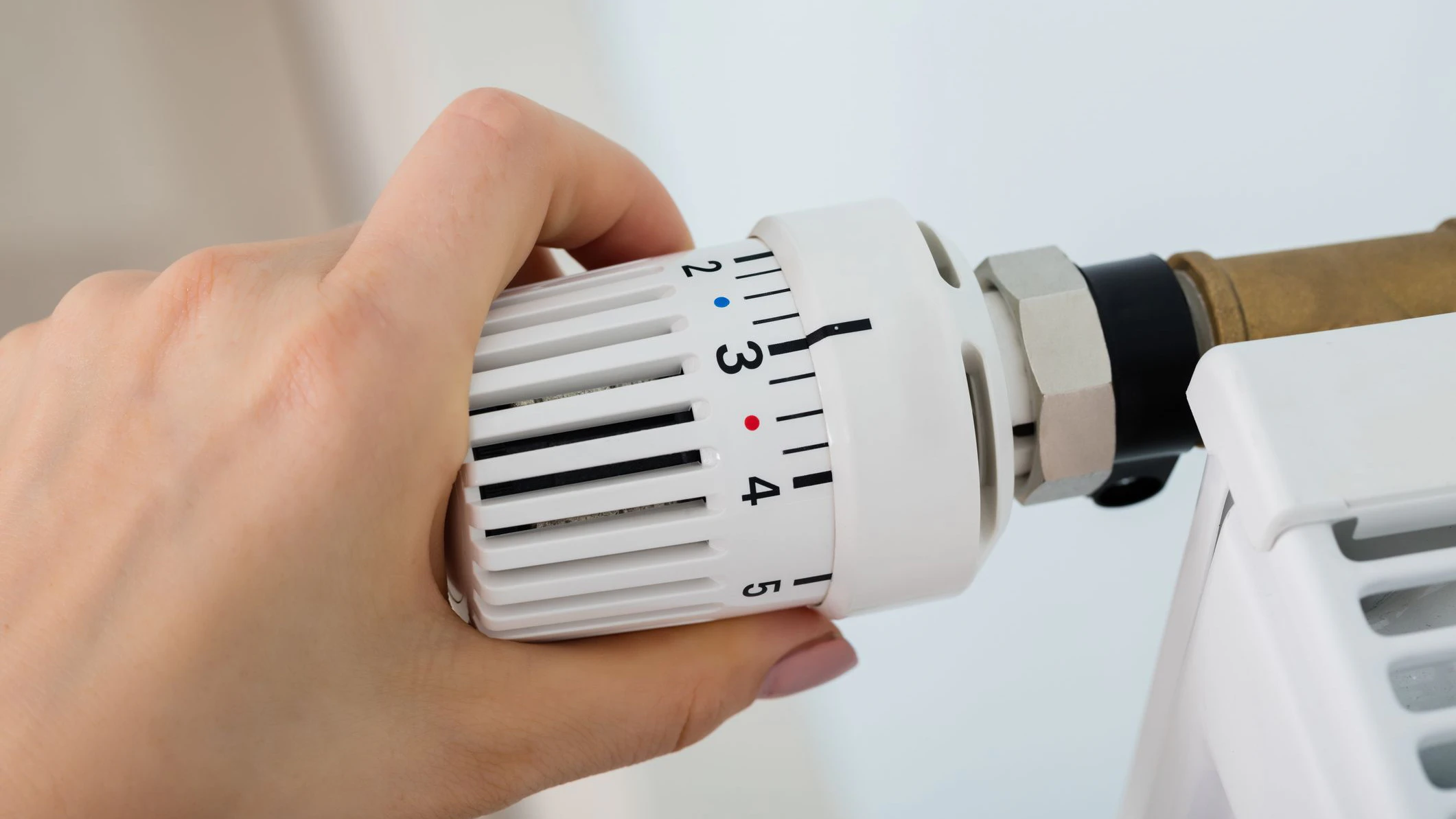 Die Zahlen und Striche am Thermostat geben nicht die Heizleistung an, sondern die Zieltemperatur.