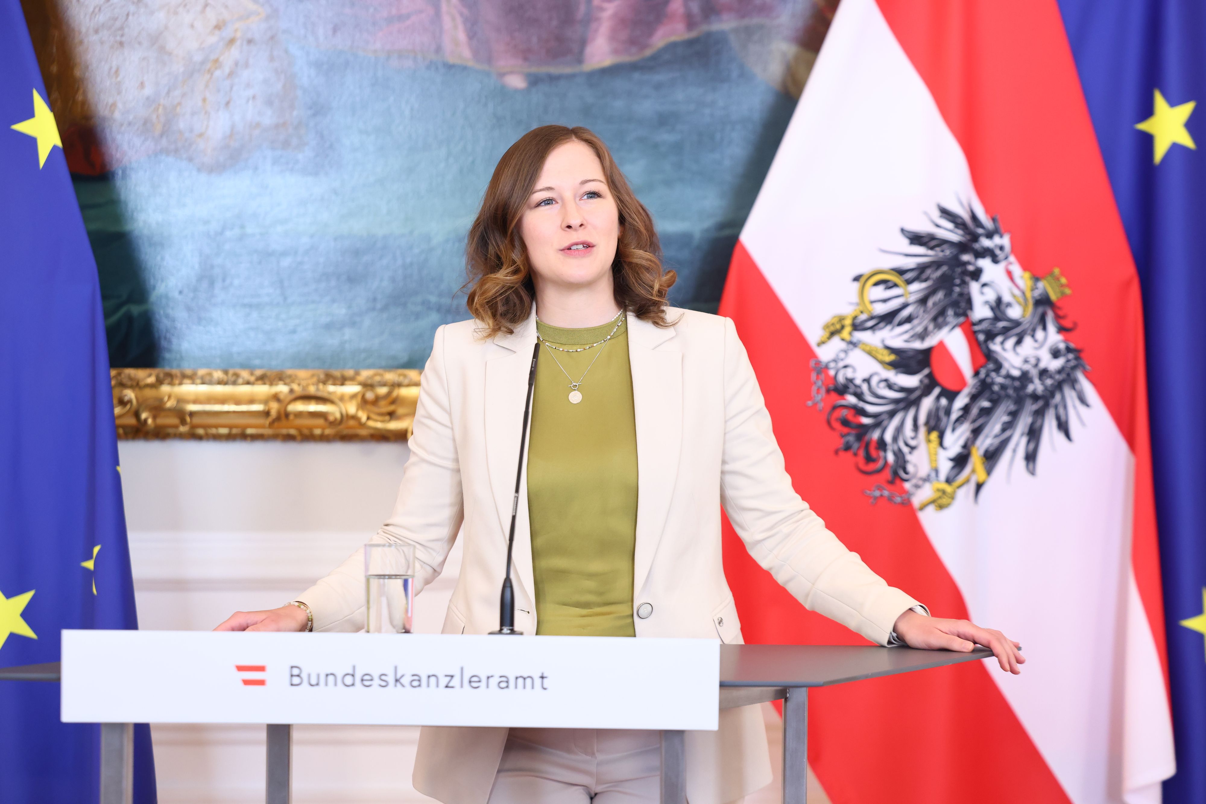Europaministerin Claudia Bauer (ÖVP) sagt der EU-Bürokratie den Kampf an. 