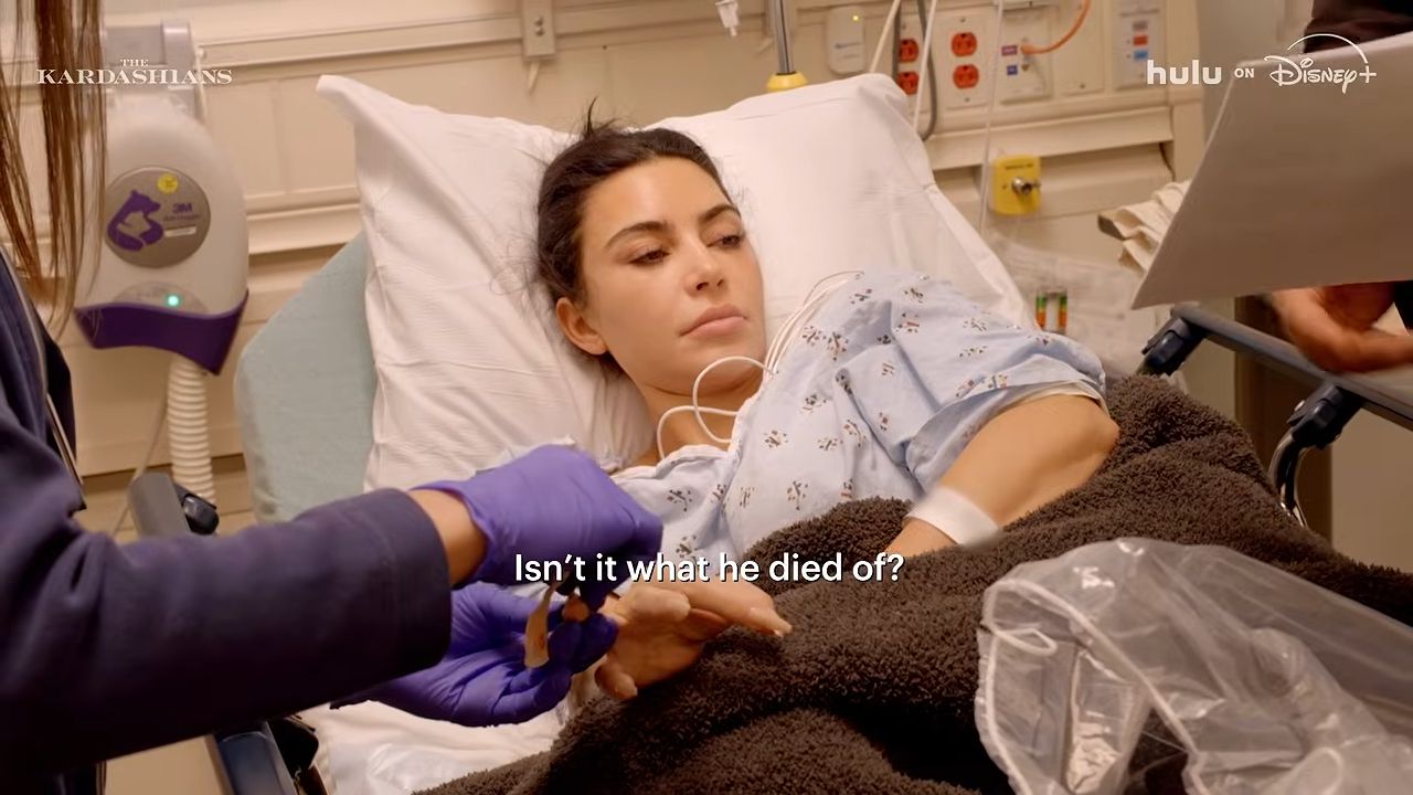 Im Trailer zur kommenden „The Kardashians“-Staffel sieht man Kim im Krankenhaus.