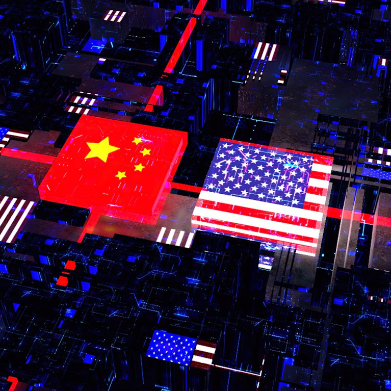 Experten warnen vor uneingeschränkter Weiterentwicklung von KI und sehen die Zukunft der Menschheit in Gefahr. Auf die Bremse zu treten hieße, die Führerschaft bei KI-Entwicklung an China abzugeben, entgegnen Politiker. Gibt es einen Ausweg aus der Zwickmühle?