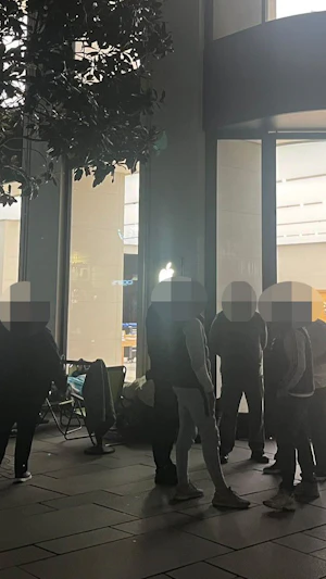 iPhone 18 Pro: Verkaufsstart in Wien sorgt für Ansturm. Apple-Fans campieren vor dem Store. Alle Infos zu Features, Preisen und Modellen.