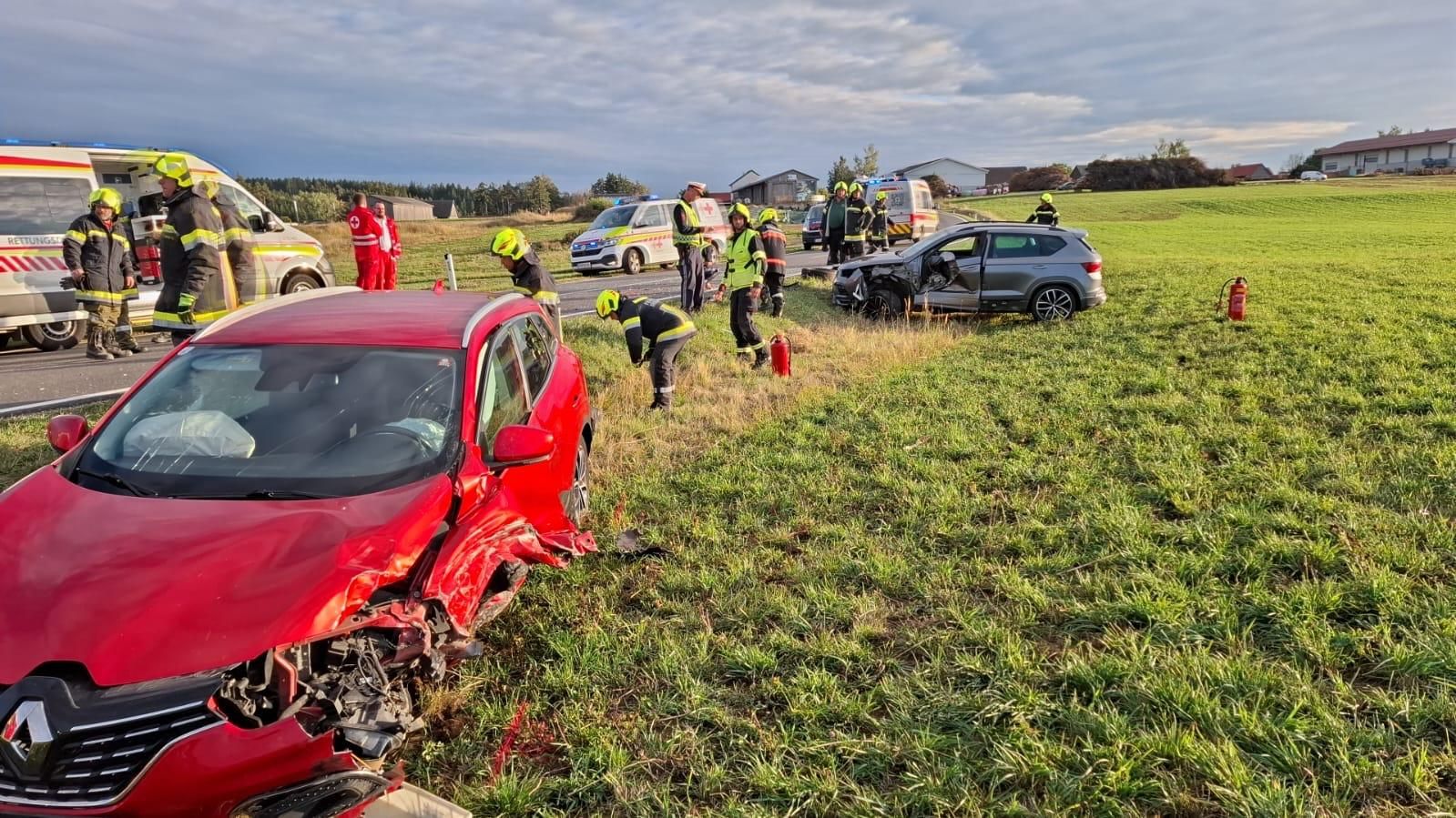 Im Bereich einer Fahrbahnkuppe wollte die Frau mit ihrem Auto einen vor ihr fahrenden Sattelzug überholen.