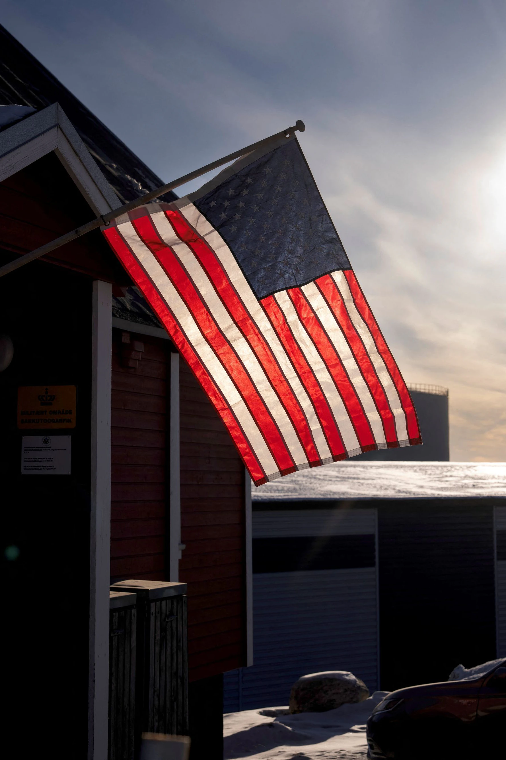 Nun also doch: Am Freitag wurde bekannt, dass die USA über ein Sicherheitsabkommen den vollen militärischen Zugriff auf Grönland bekommen – hier das US-Konsulat in Nuuk