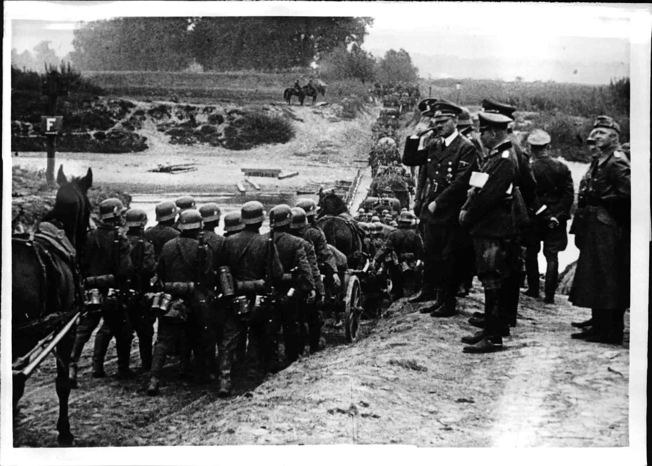 Nach den Weltkriegswirren werden noch rund 20.000 Österreicher als vermisst geführt. Aufnahme von 1940.