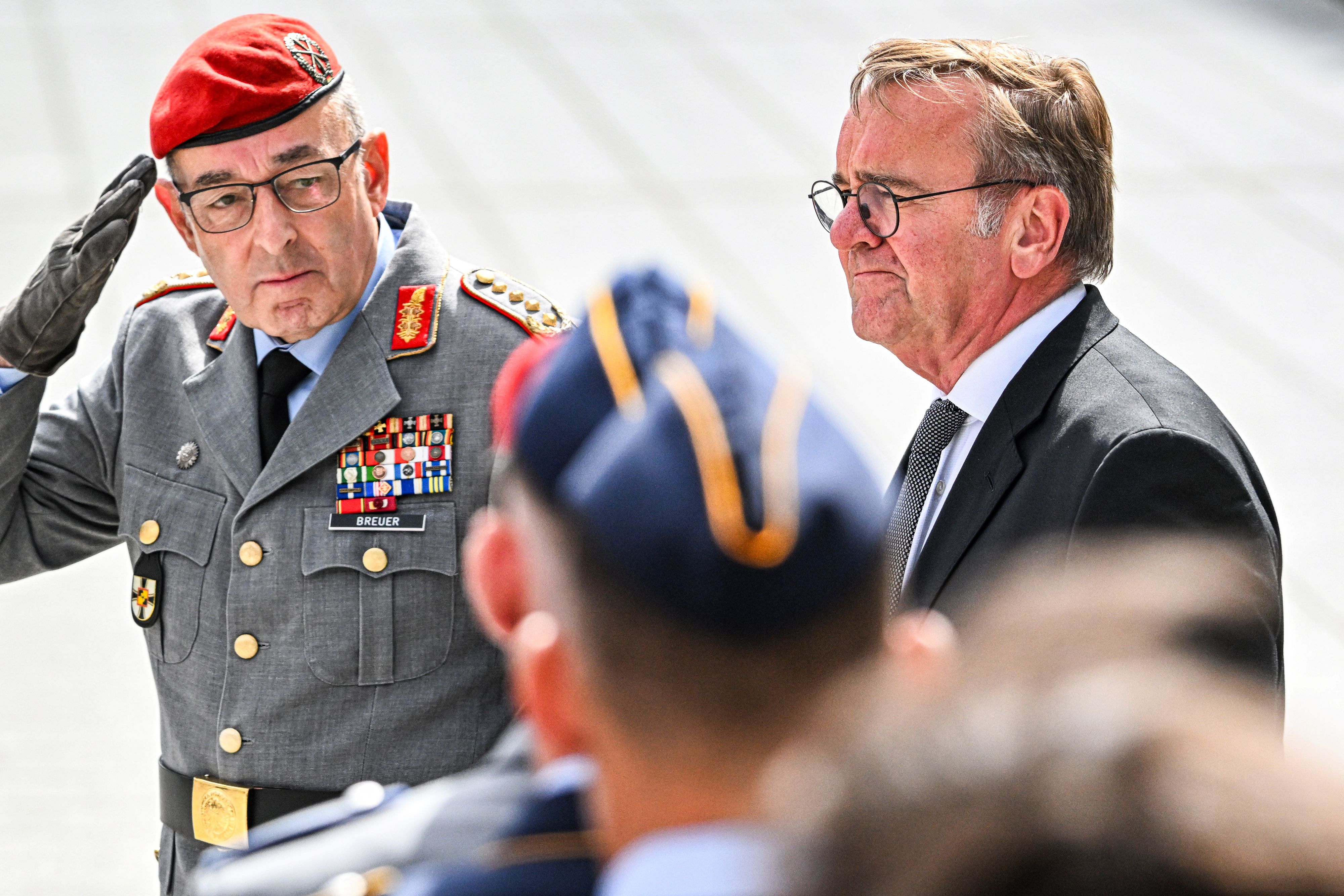 General Carsten Breuer (links) hat die Wahl gewonnen.