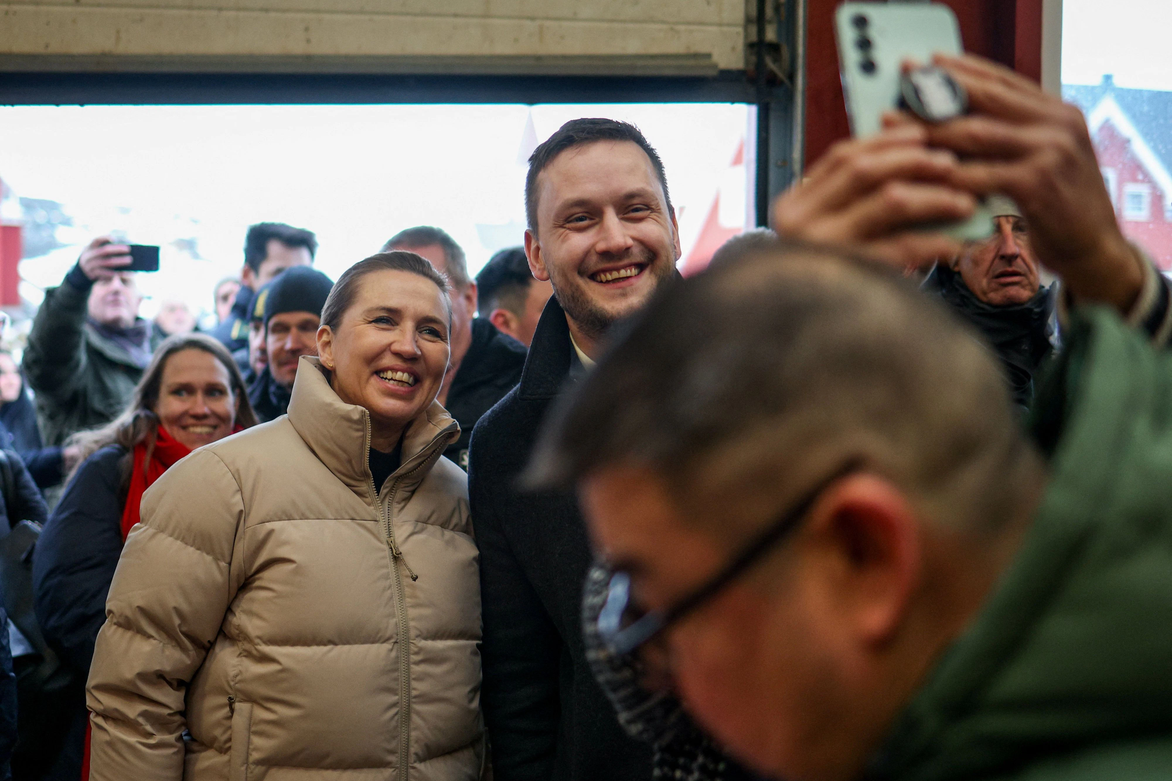 Begrüßen das Abkommen: Dänemarks Premierministerin Mette Frederiksen und der grönländische Regierungschef Jens-Frederik Nielsen