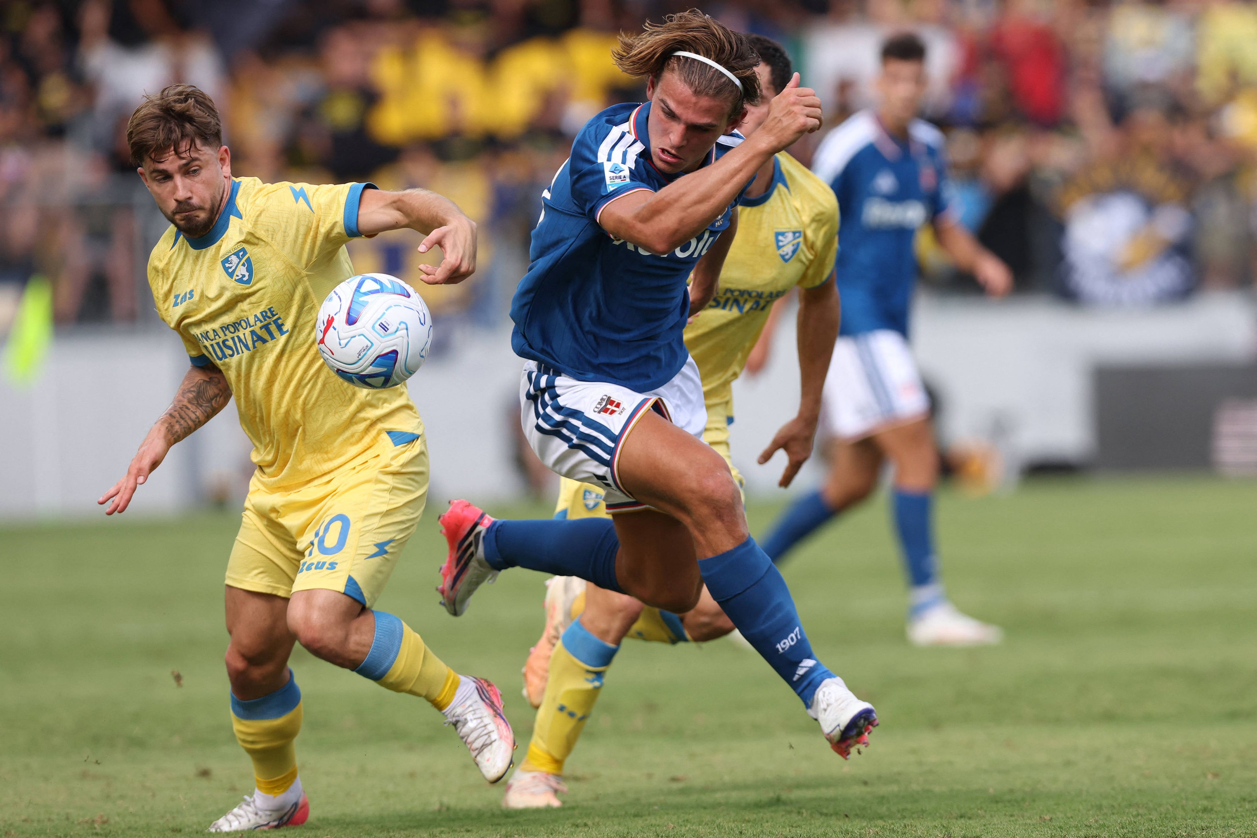 Romano Schmid gegen Shootingstar Nico Paz. 